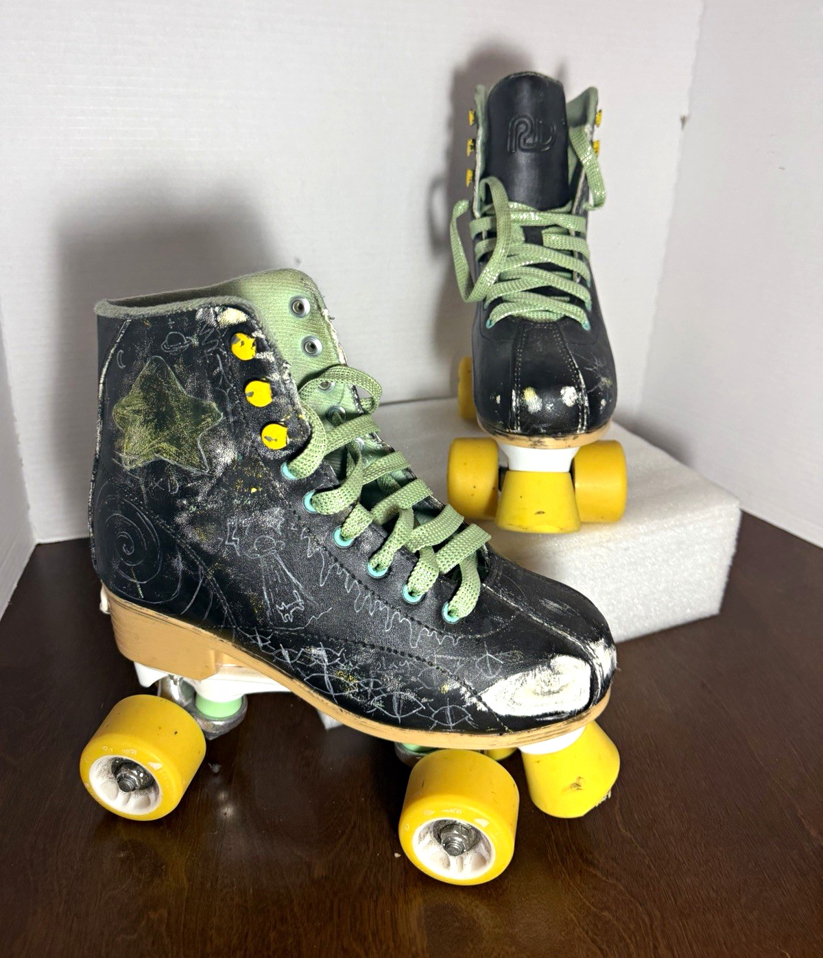 Chicago Kids Youth Quad Roller Skates Black Boots Green Laces Yellow Wheels 3-6