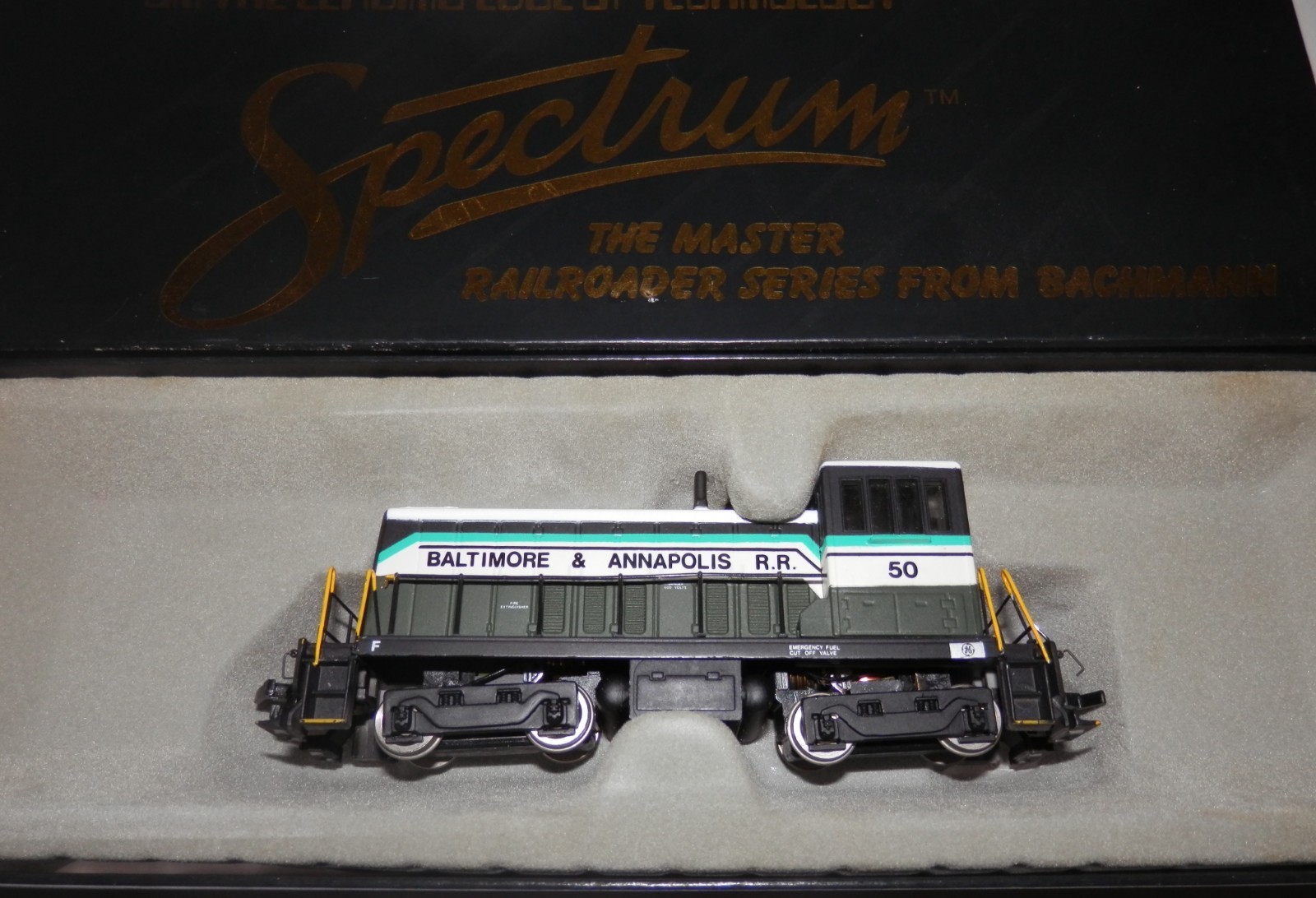Spectrum HO Scale POWERED Baltimore & Annapolis RR 50 GE 70 Ton Diesel #81102