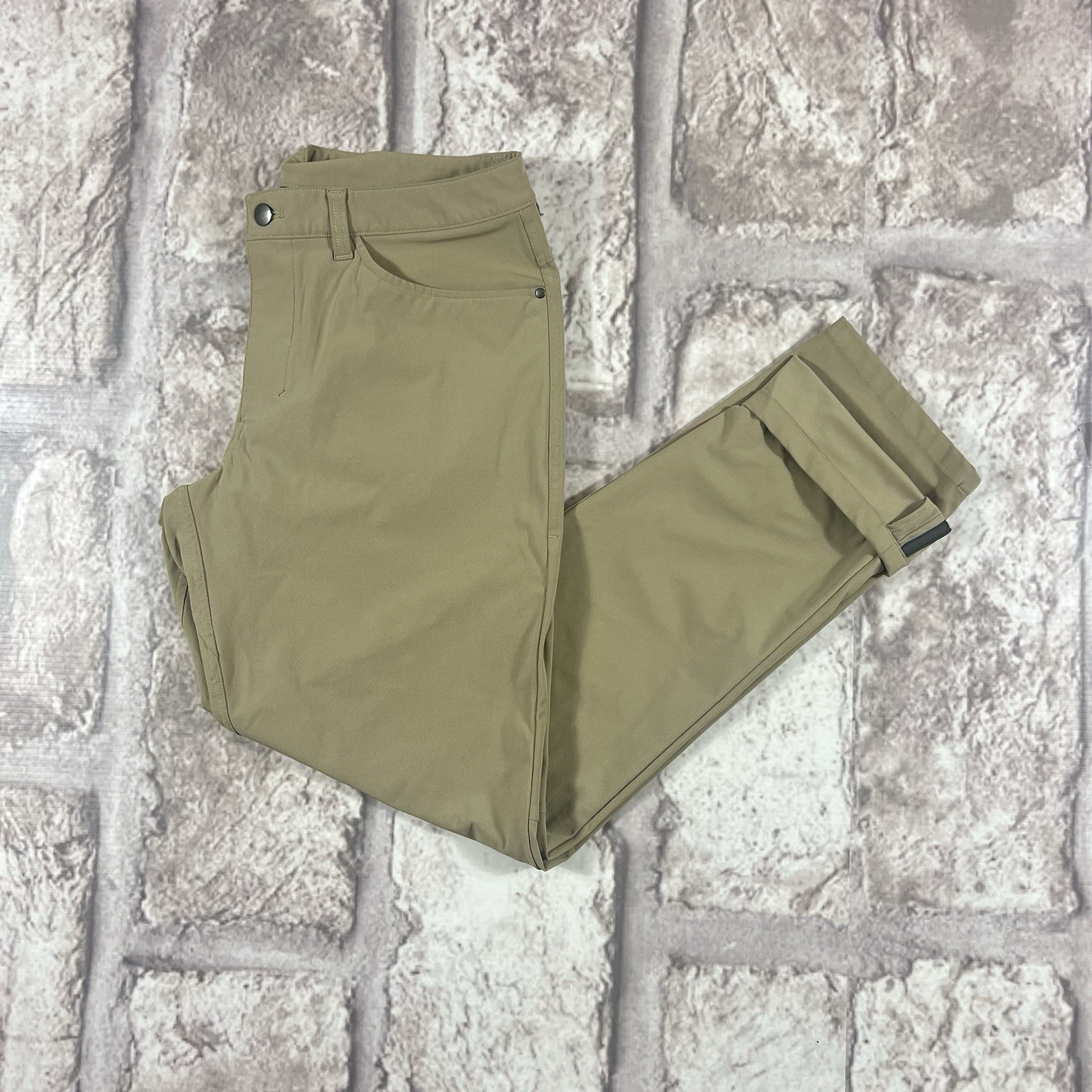 lululemon ABC Classic Warpstreme Pants Men\'s 33x32 Khaki Tan M5583S EUC