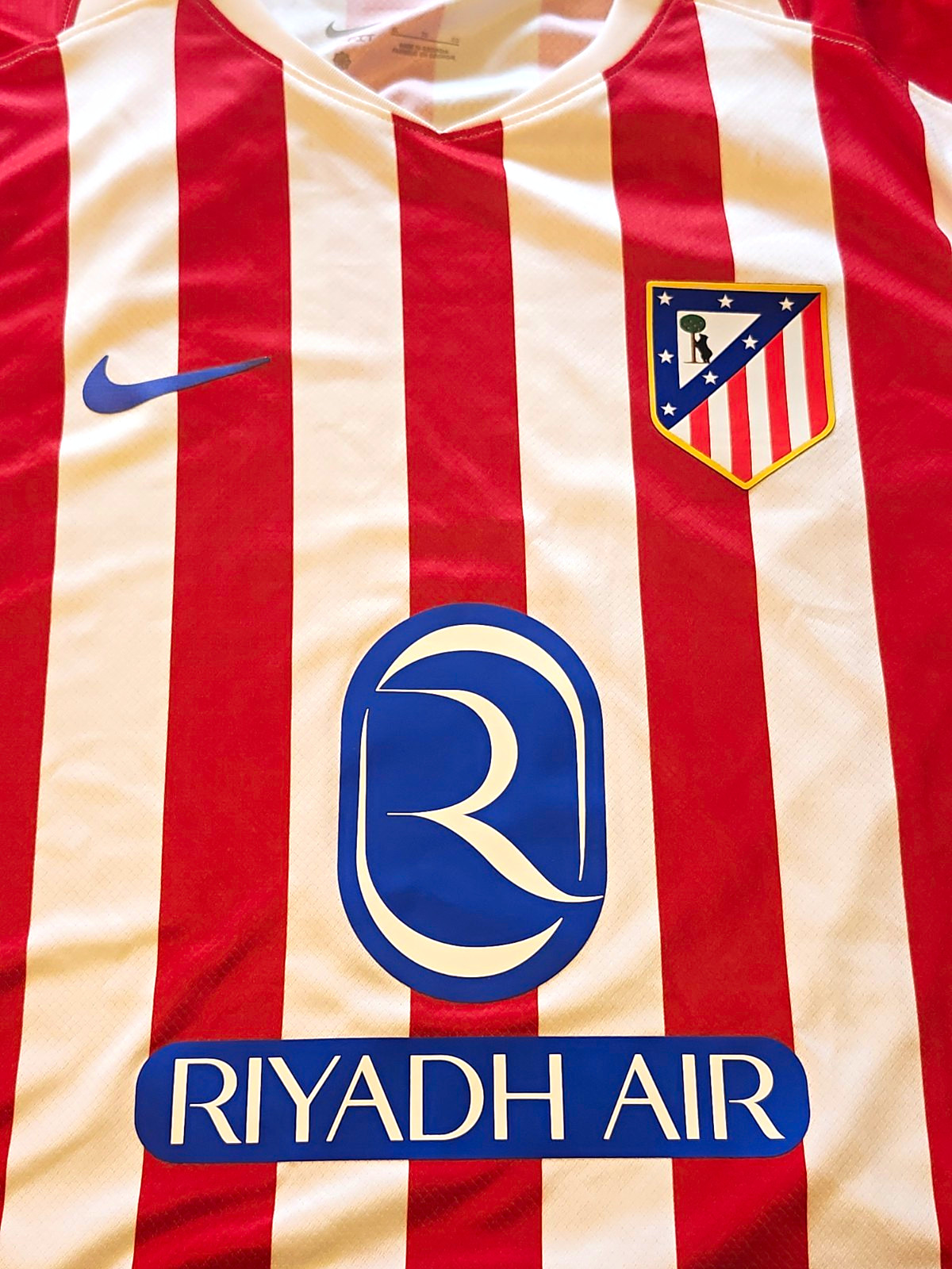 Atletico Madrid 2025/26 Nike Home Jersey Size XL New With Tags.