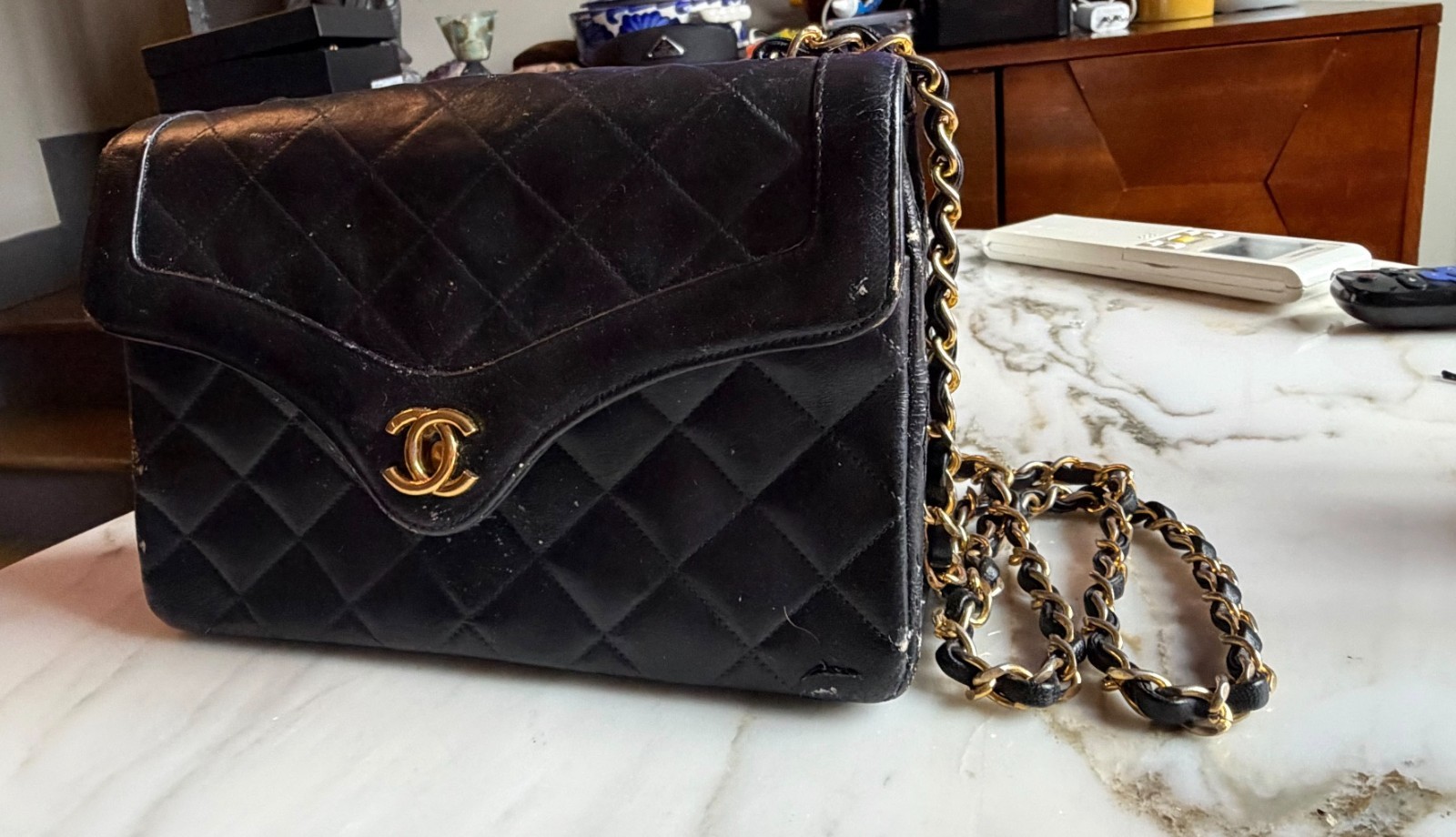 CHANEL Classic Flap Shoulder Bag Medium Black Leather CHANEL Classic Flap Shoulder Bag Medium Black Leather