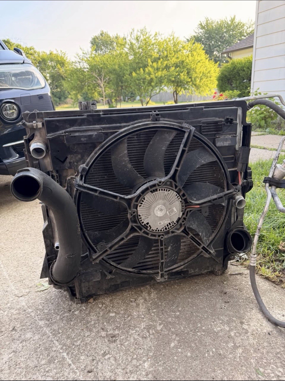2017 BMW X5 F15 sDrive35i Radiator AC Condenser Cooling Fan Assembly OEM 2017 BMW X5 F15 sDrive35i Radiator AC Condenser Cooling Fan Assembly OEM