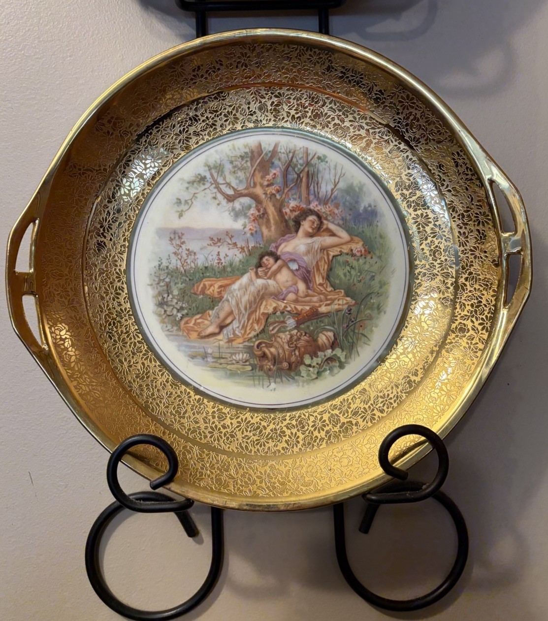 P.S. A.A. BAVARIA (Schönwald) 10” 22k Gold Encrusted Cabinet Plate P.S. A.A. BAVARIA (Schönwald) 10” 22k Gold Encrusted Cabinet Plate