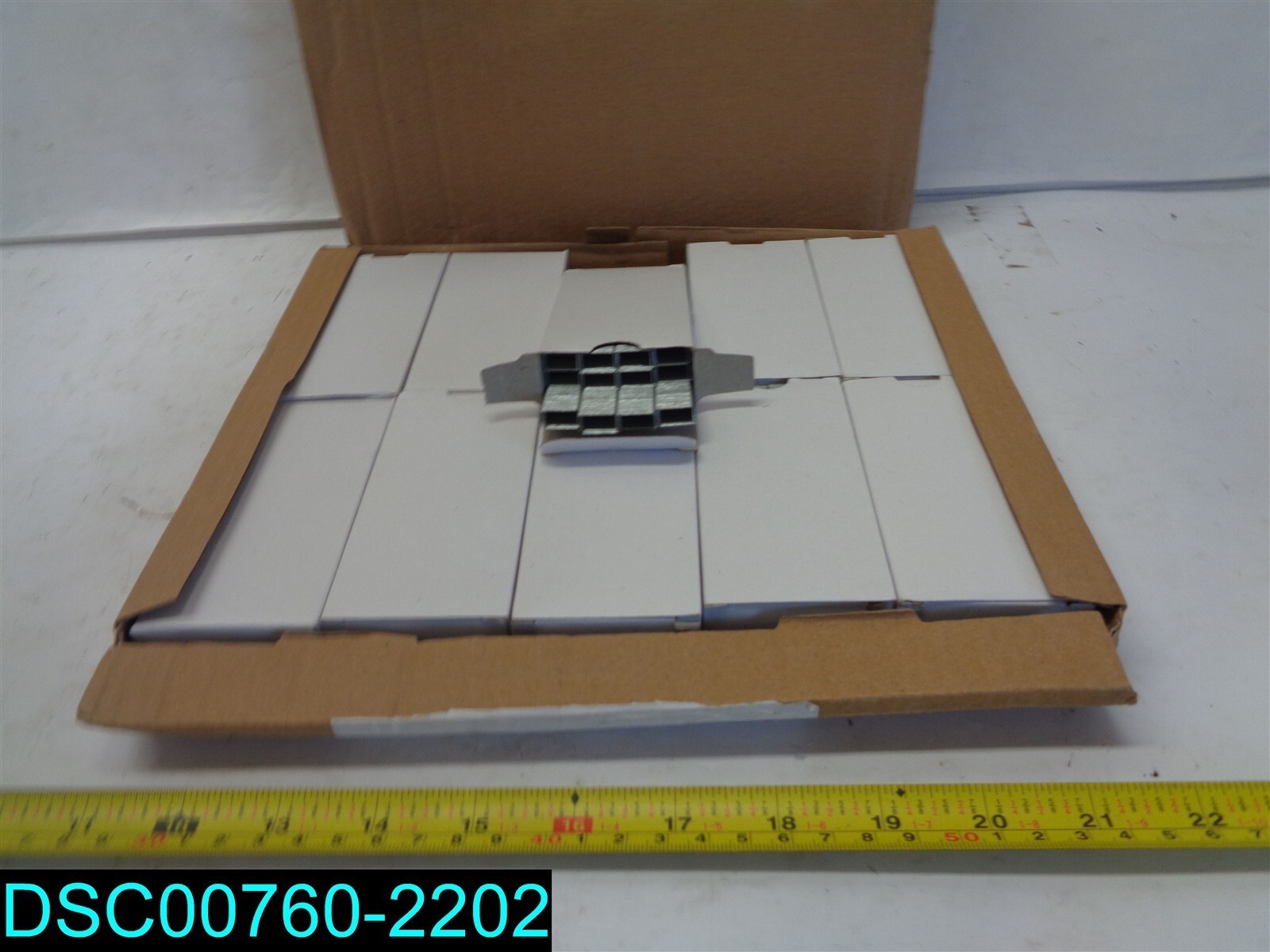 QTY=10 PKS OF 5000: Standard Staple Staples 1/4\