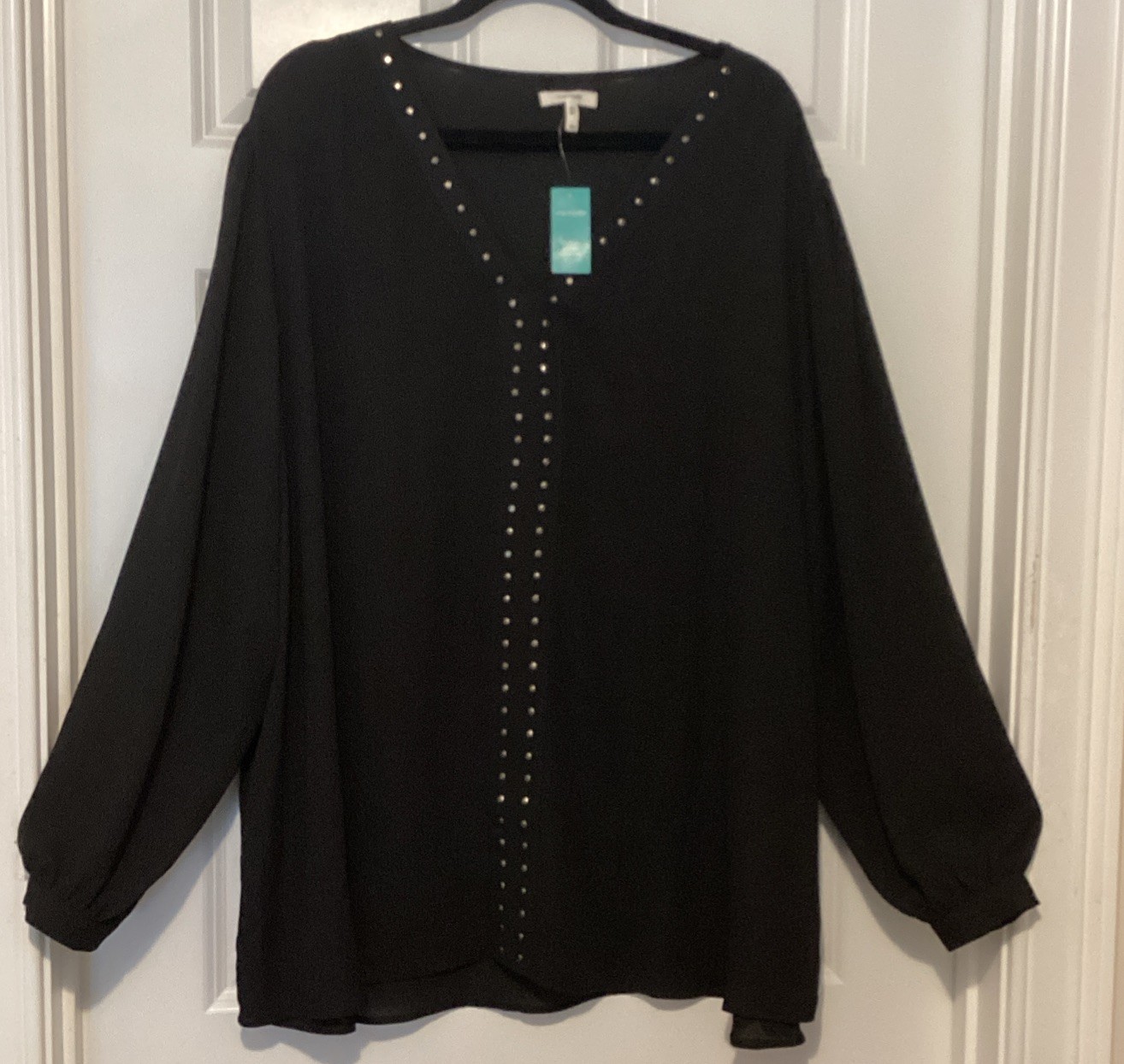 Maurice’s Plus Size 4X Black V-neck Lo G Sleeve Blouse, NWT Maurice’s Plus Size 4X Black V-neck Lo G Sleeve Blouse, NWT