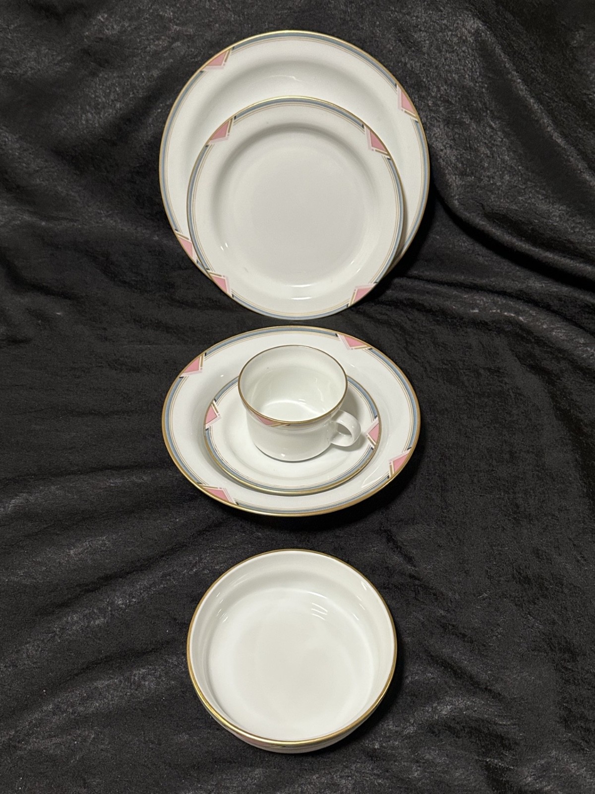6 RARE Italian Pieces of RICHARD GINORI dinner ware in the MUSICA 1735 pattern.