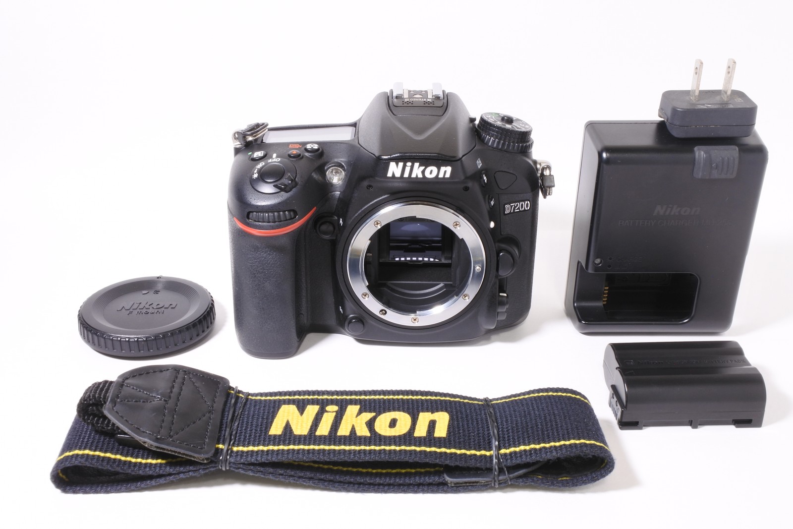 [App MINT] Nikon D7200 24.2 MP Digital SLR DSLR Camera Body 11k Shots From JAPAN
