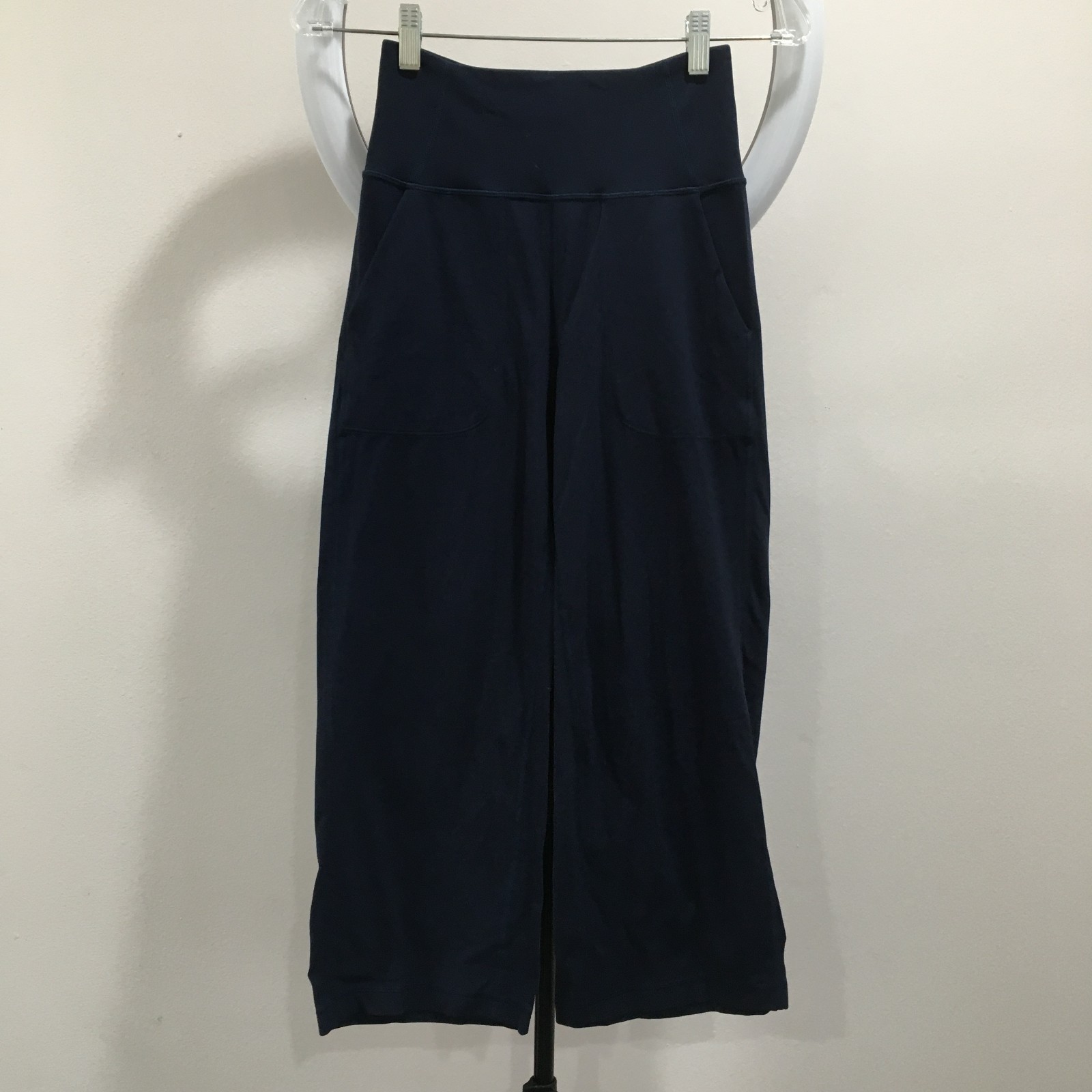 LULULEMON Athletica Womens sz 4 Dark Blue Cropped Wide Leg Activewear Pant