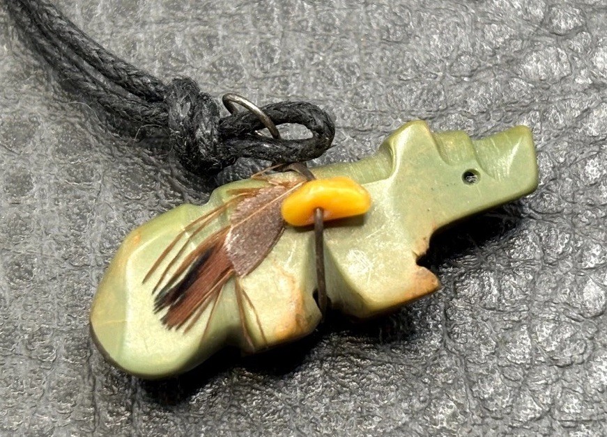 VTG Southwestern Carved Green Stone Bear Fetish Pendant Necklace 24” Black Cord