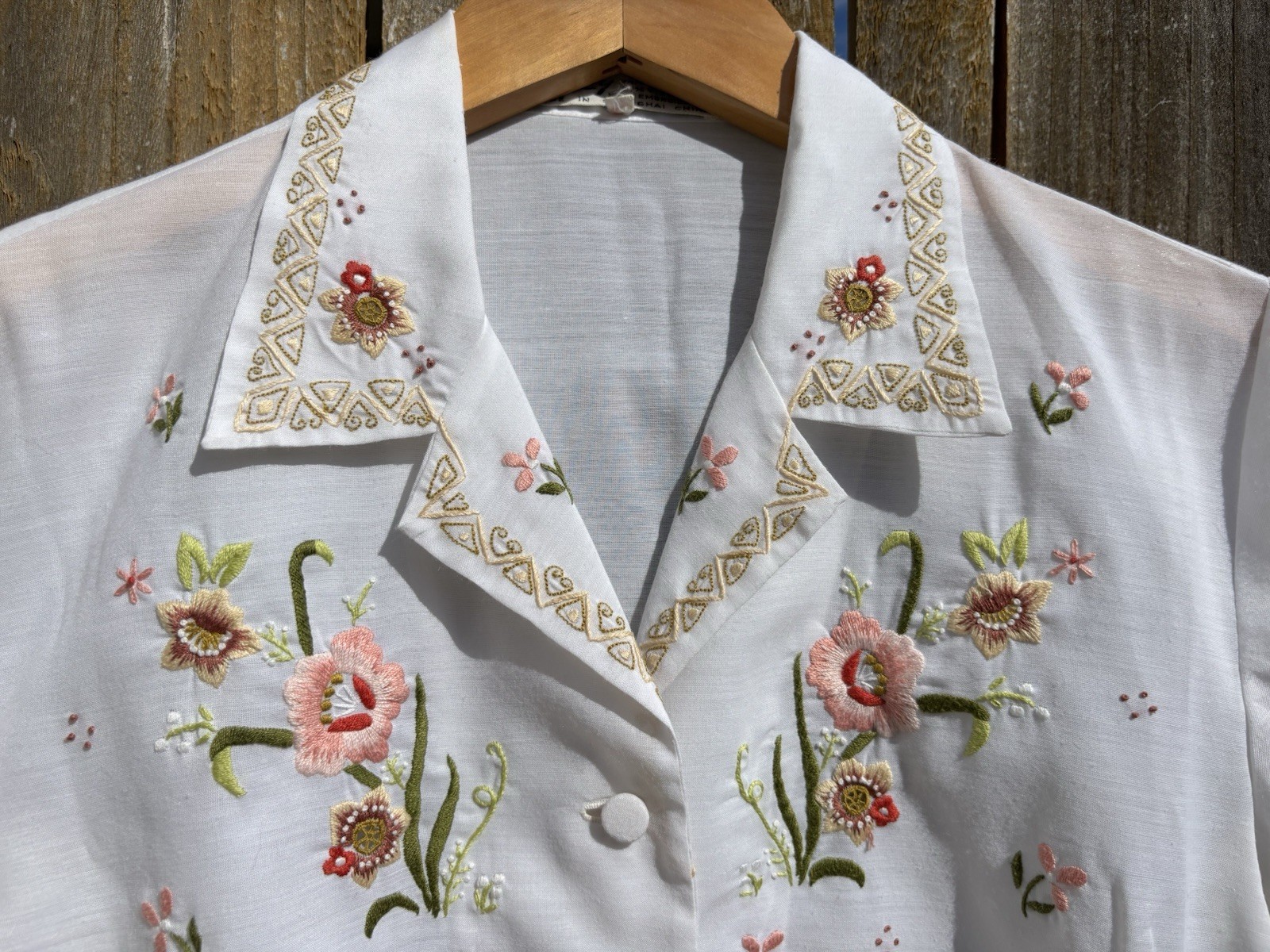 Vintage 60s/70s button-down shirt, Hand Embroidered, Floral, Geometric, Size S Vintage 60s/70s button-down shirt, Hand Embroidered, Floral, Geometric, Size S