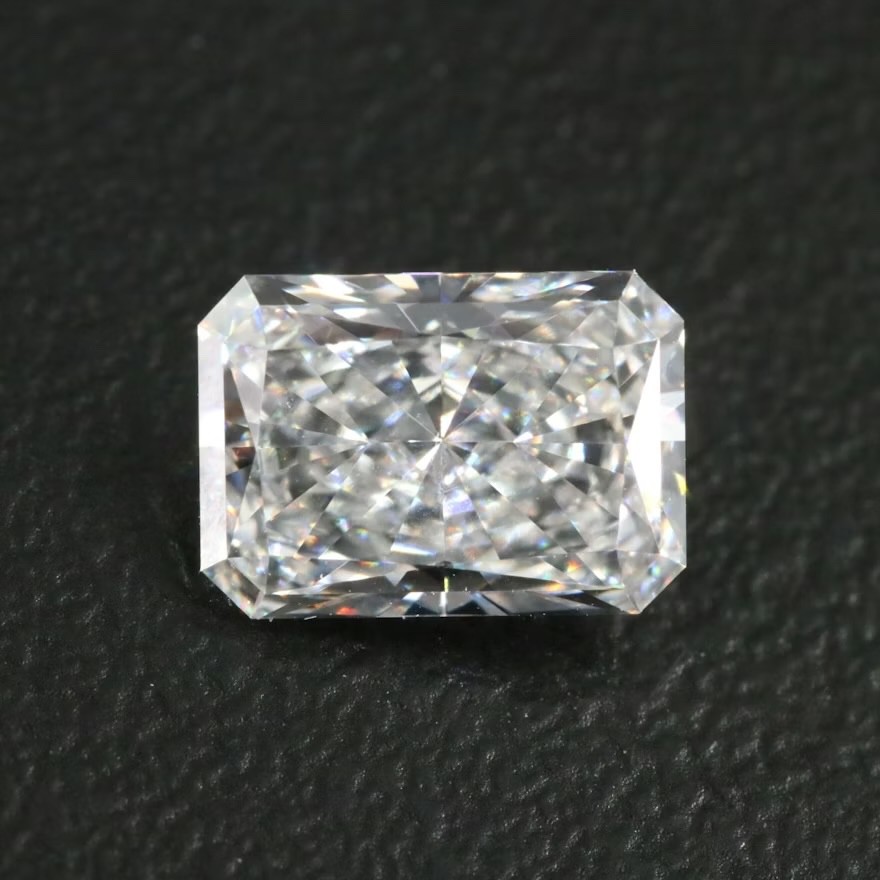 1.38ct Lab-Grown Diamond IGI F VS2 Radiant / Modified Brilliant Loose Stone 1.38ct Lab-Grown Diamond IGI F VS2 Radiant / Modified Brilliant Loose Stone