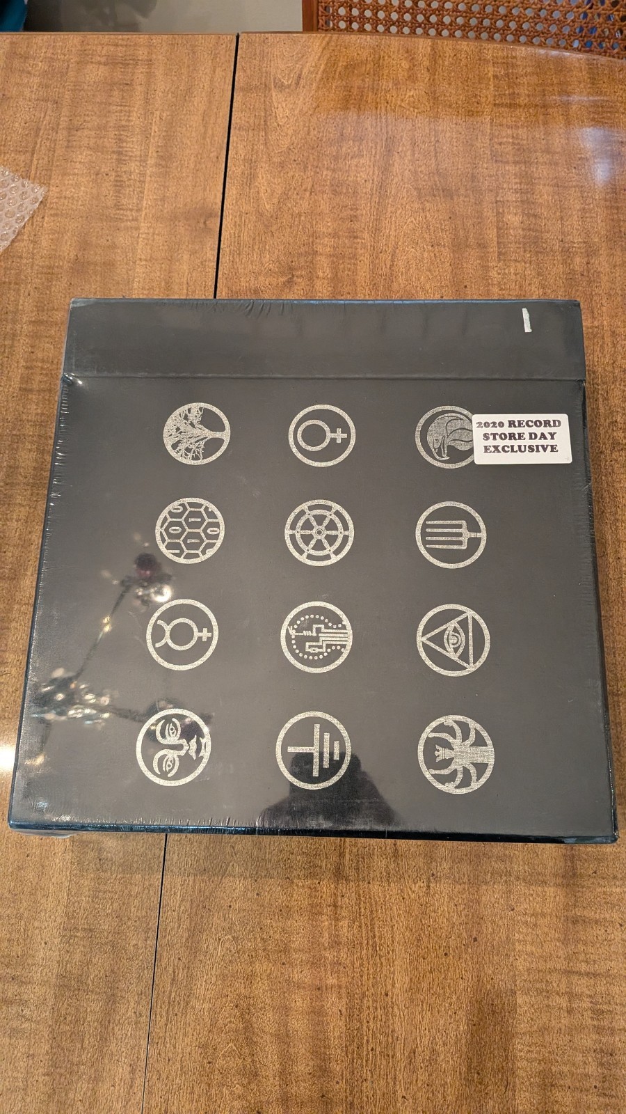 Clutch - The Obelisk (Exclusive Boxset, 550 Copies, RSD 2020, New & Sealed) Clutch - The Obelisk (Exclusive Boxset, 550 Copies, RSD 2020, New & Sealed)