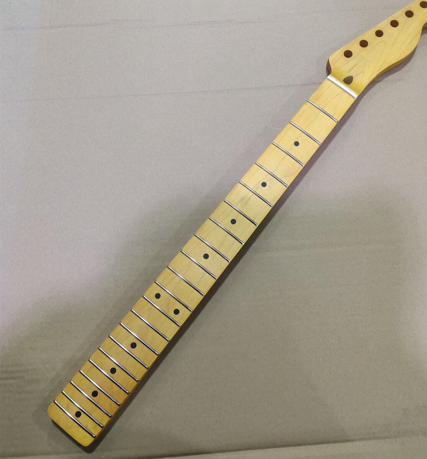 21 Fret Matte yellow Maple Electric Guitar neck part 25.5 Inch vintage hole 8mm