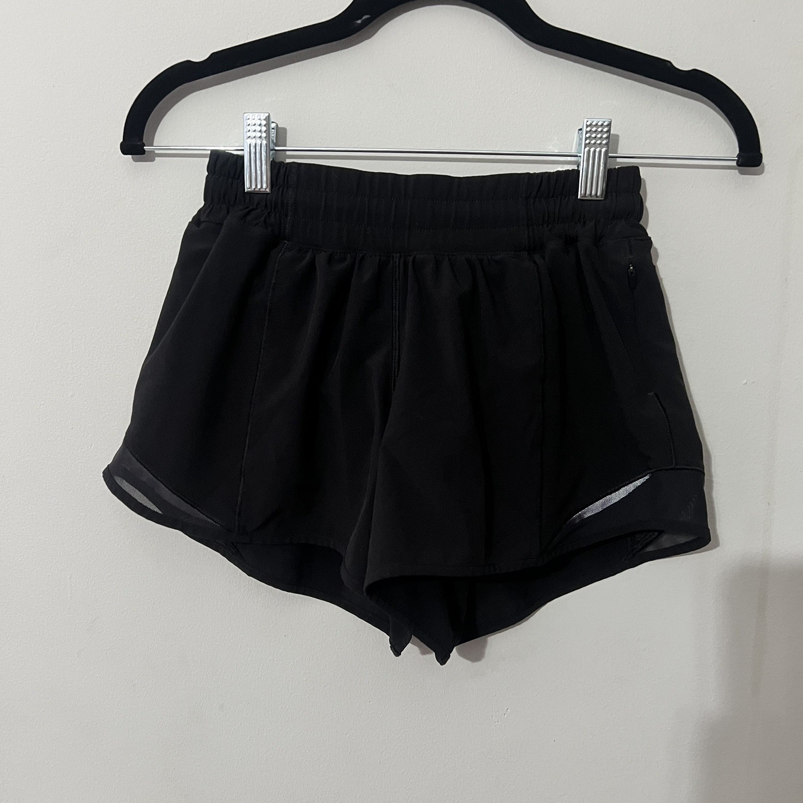 Lululemon Hotty Hot Size 4 Tall High-Rise Lined Short 4” inseam Black