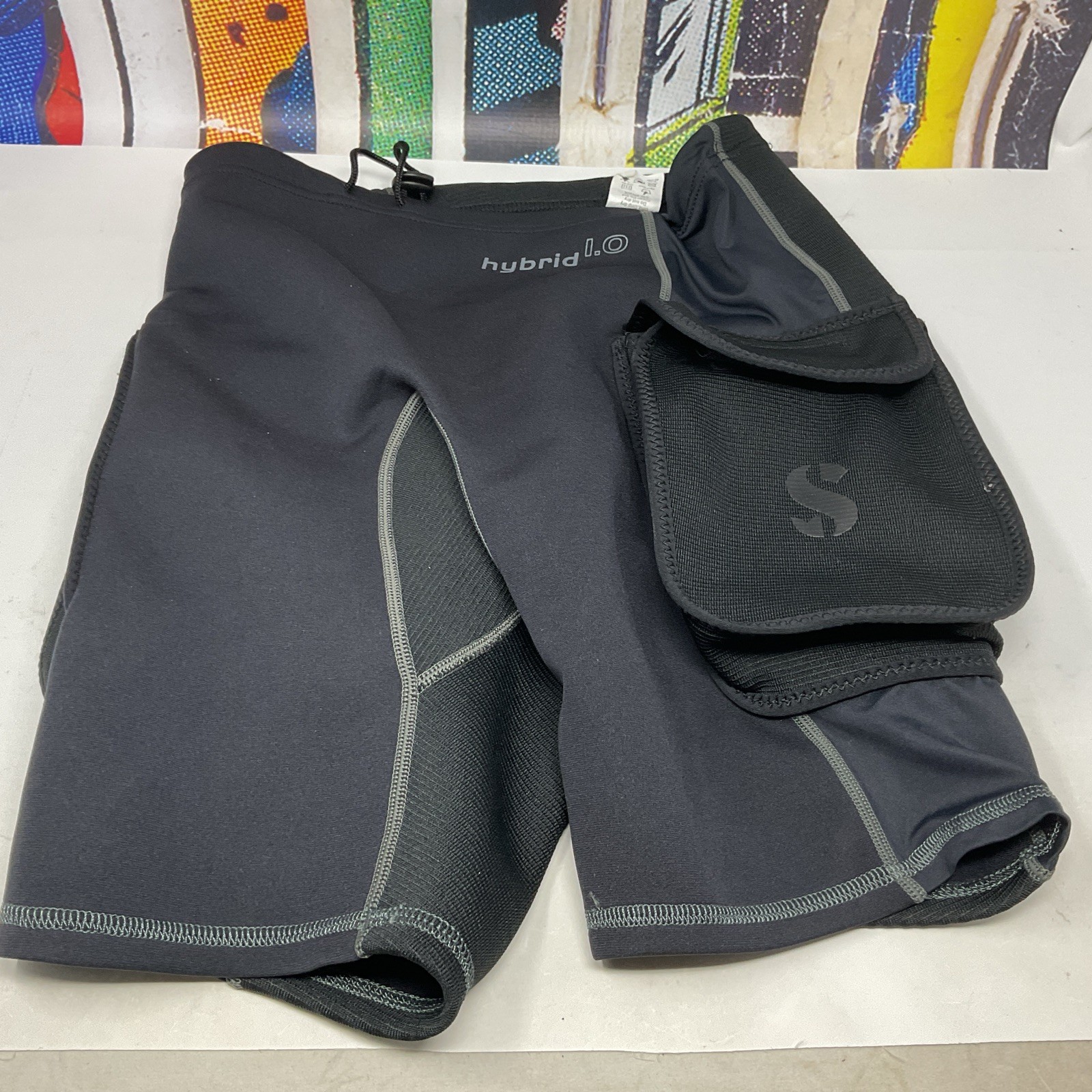 Scubapro Mens Hybrid 1.0 Cargo Shorts Size L Scubapro Mens Hybrid 1.0 Cargo Shorts Size L
