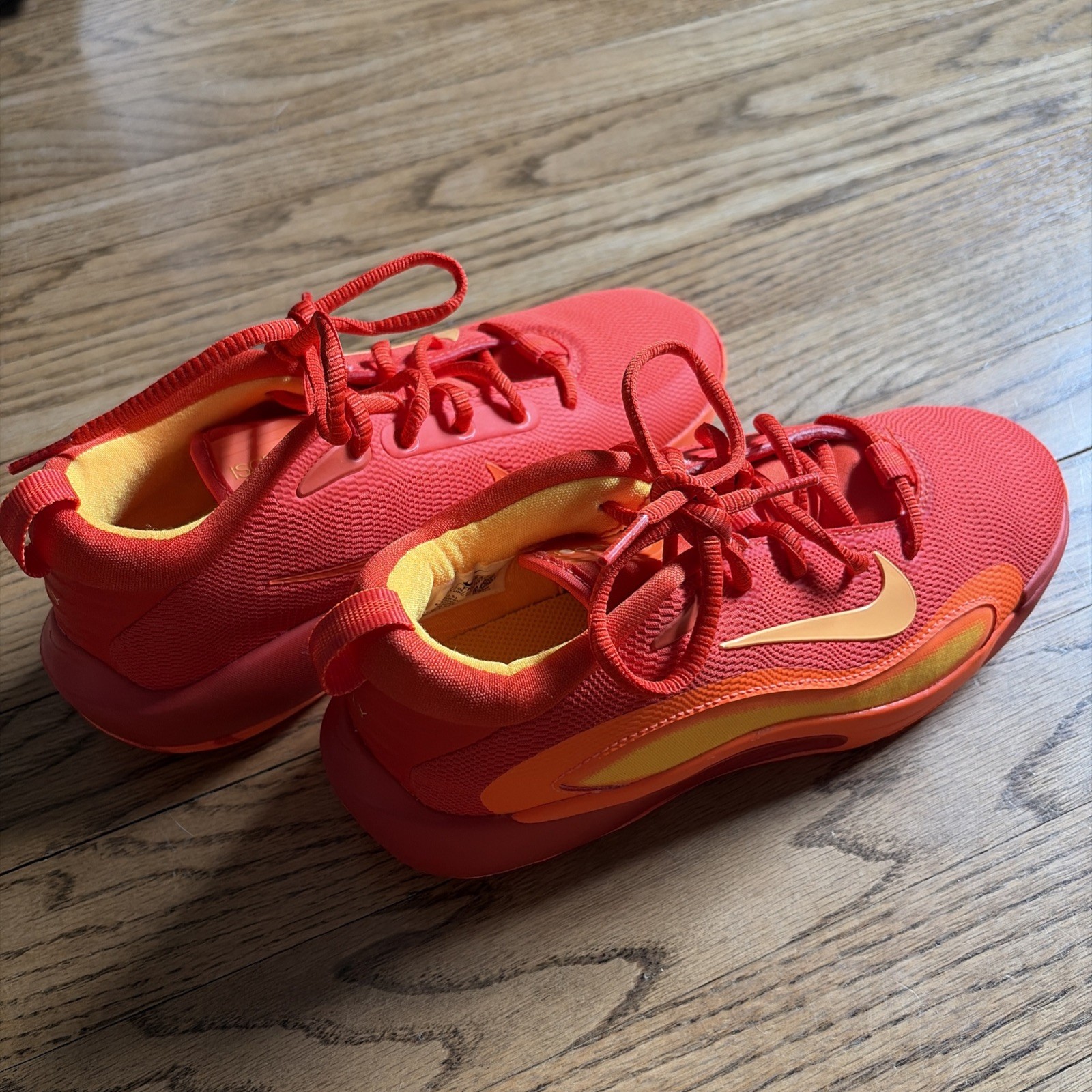 NIKE ISOFLY TEAM ORANGE SNEAKERS BIG BOYS SZ. 4.5Y New without box