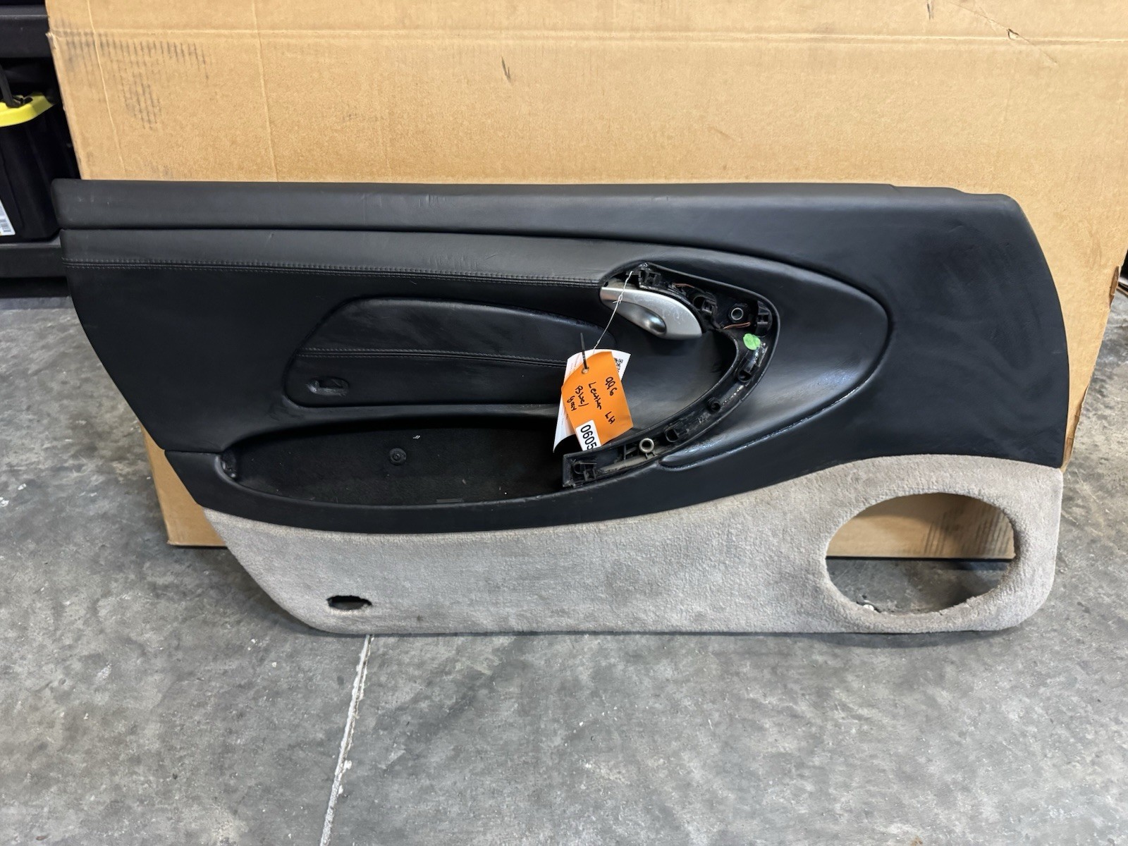 99-05 Porsche Carrera 911 996 Front Left Drivers Door Panel Leather Black/ Gray