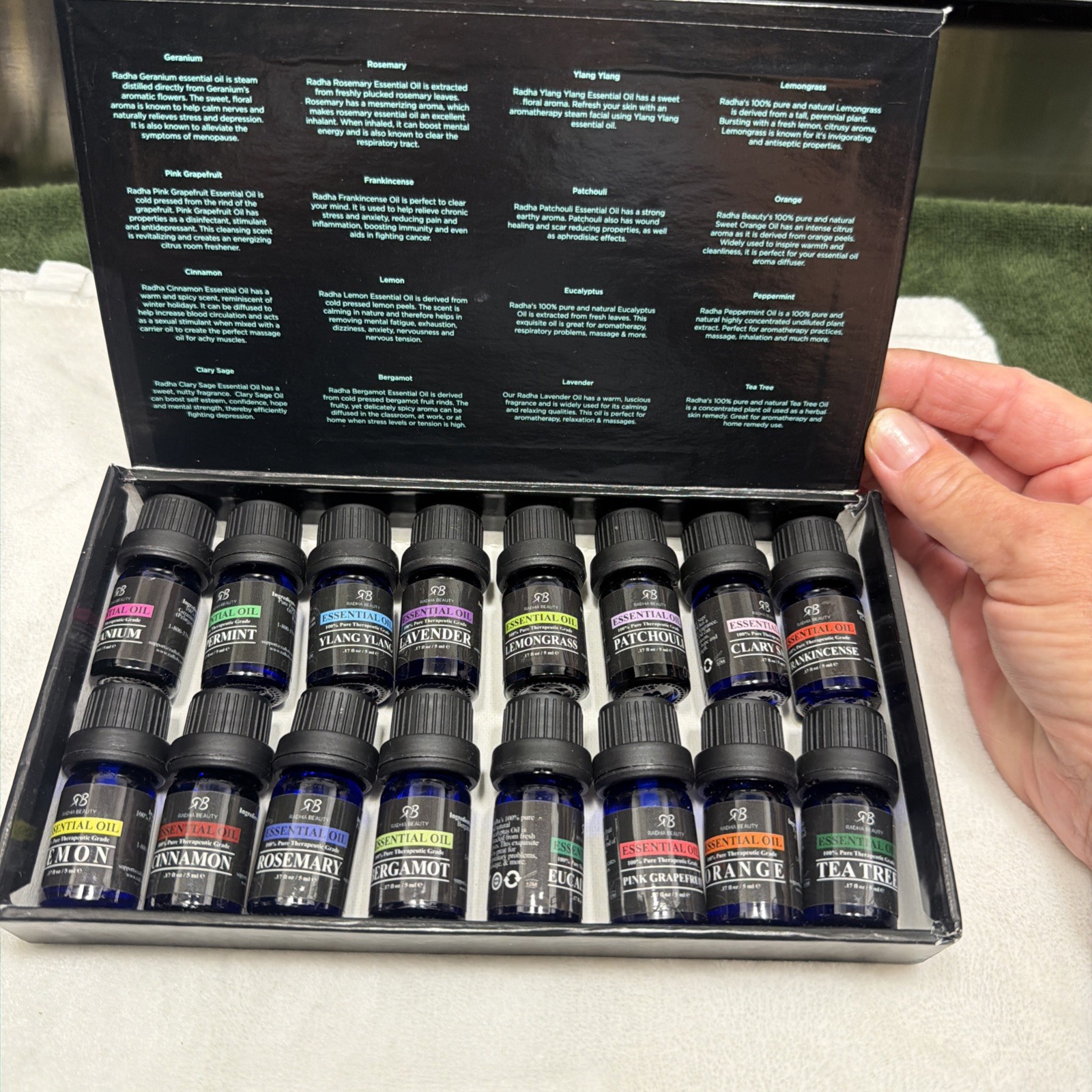 LUXURY RADHA BEAUTY - Top 16 100% Pure Therapeutic Grade Essential Oil - SEALED LUXURY RADHA BEAUTY - Top 16 100% Pure Therapeutic Grade Essential Oil - SEALED