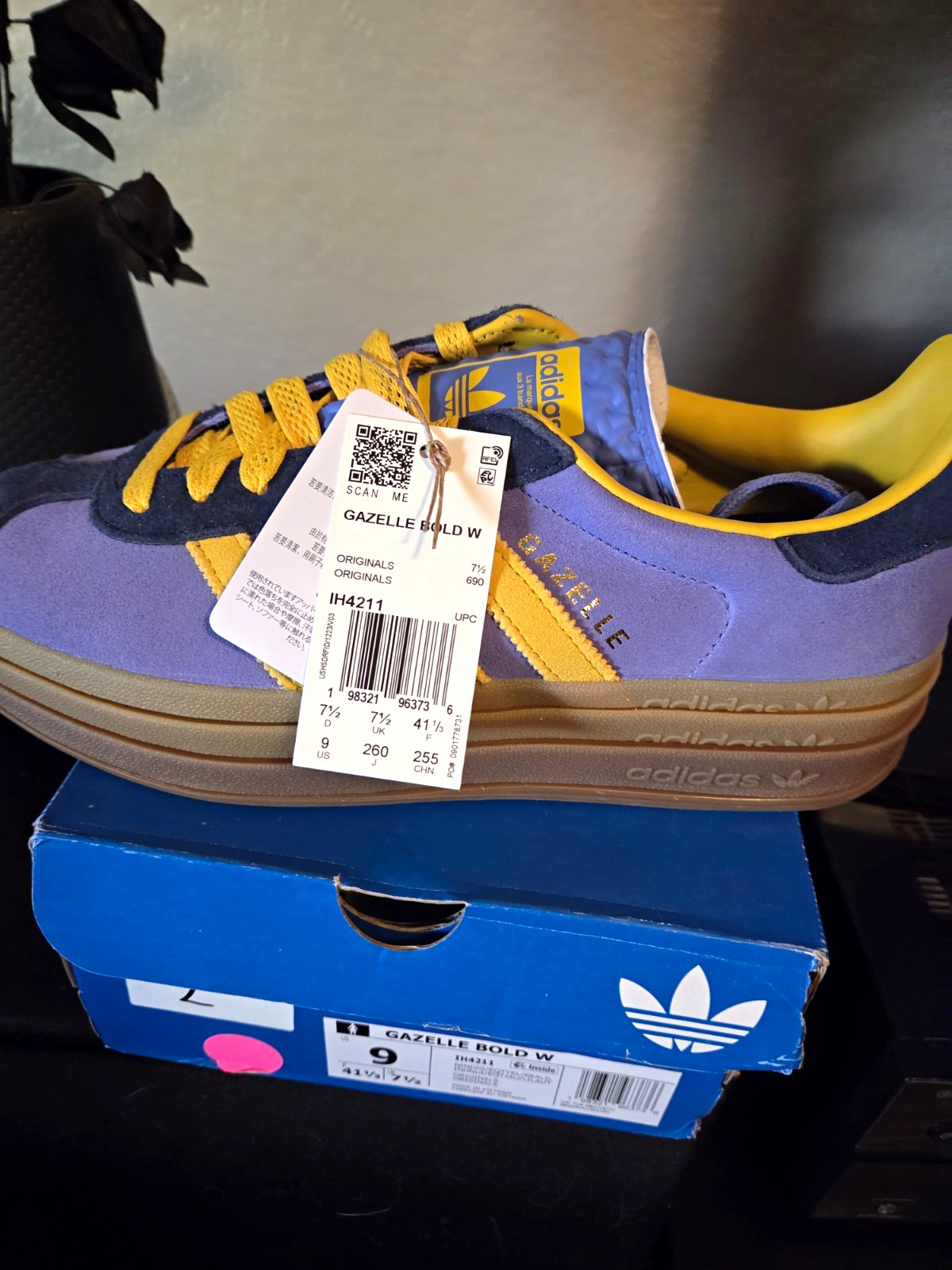 adidas Gazelle Bold Women\'s Low Top Lace-Up Sneakers Night Indigo Yellow IH4211