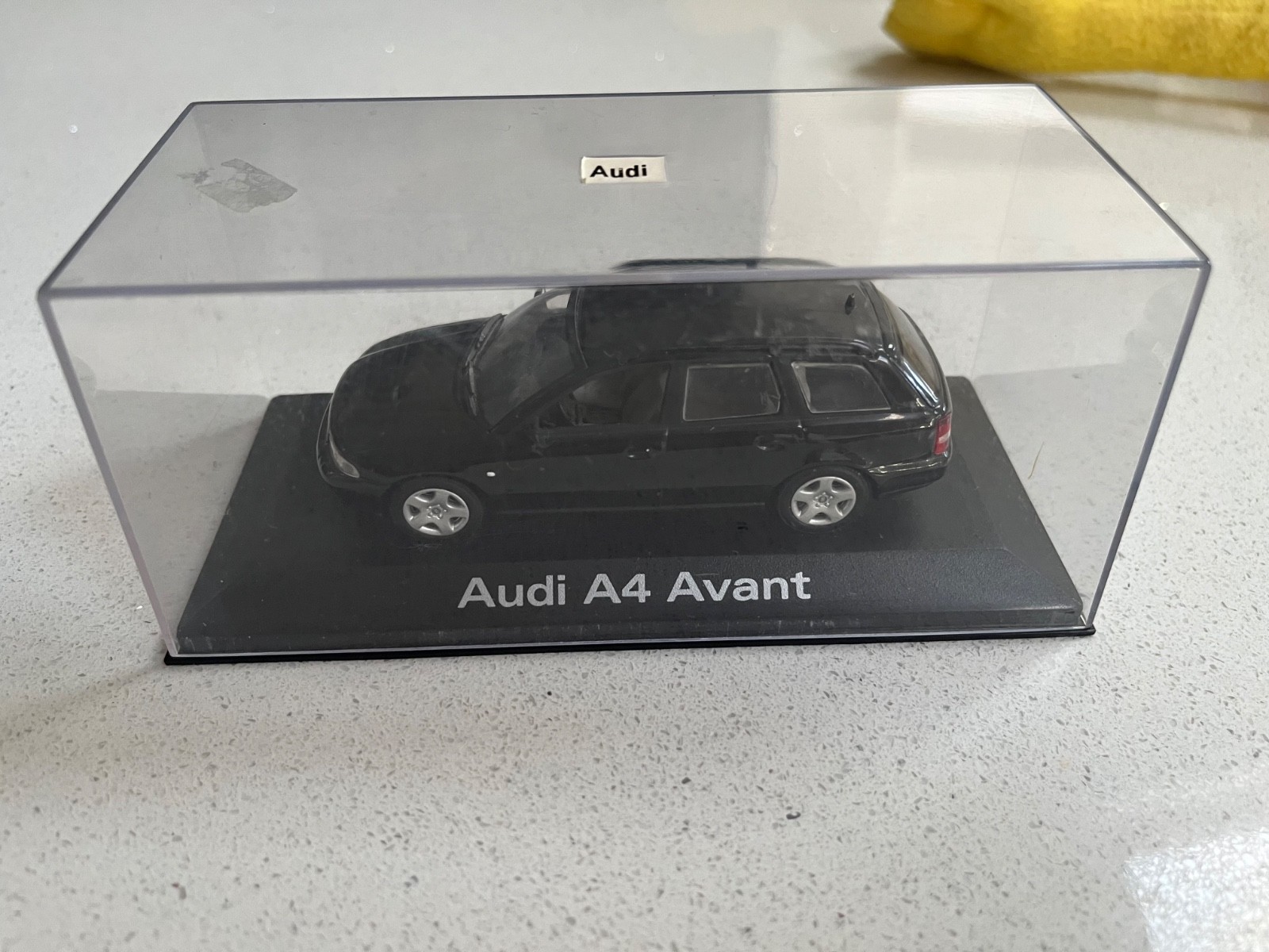 minichamps Audi A4 Advent  1:43