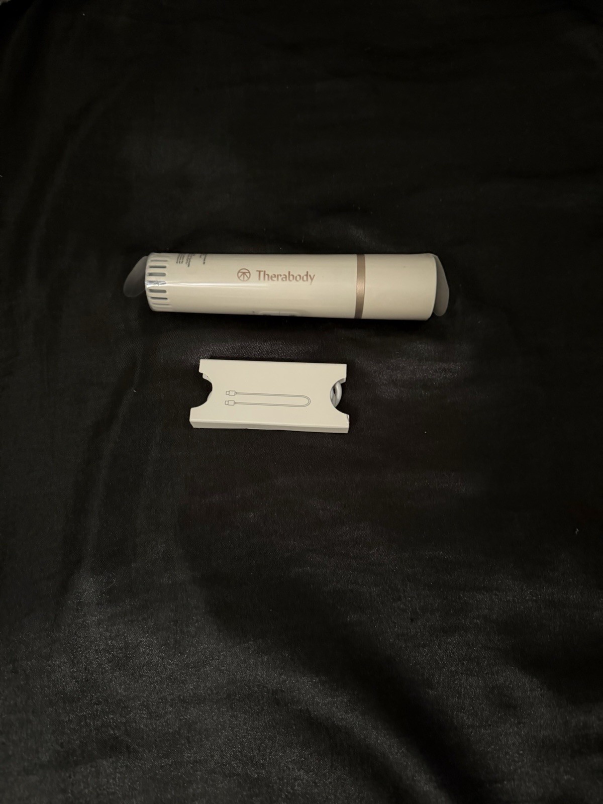 Therabody TheraFace Depuffing Wand Hot & Cold Puffiness Massager White
