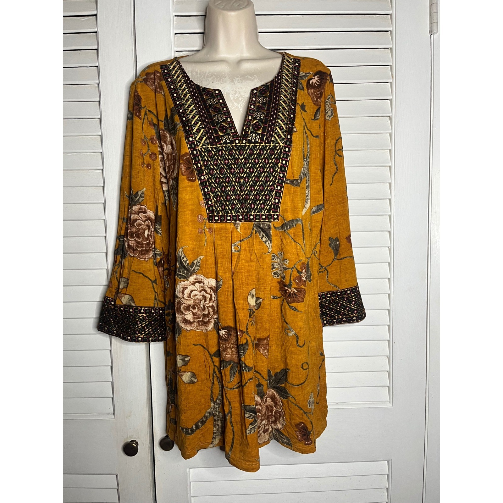 Soft Surroundings Mustard Floral Embroidered Tunic Top Womens Large 2BM75 Soft Surroundings Mustard Floral Embroidered Tunic Top Womens Large 2BM75