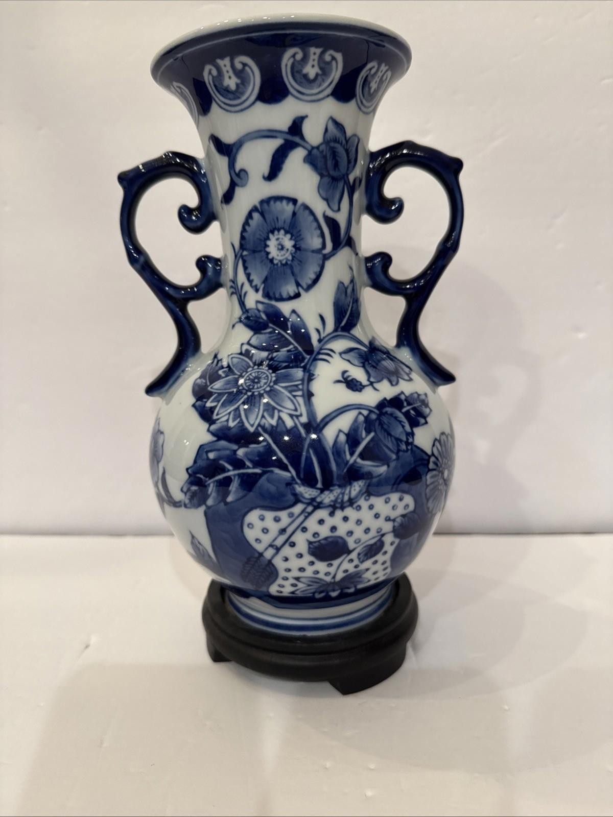 Vintage Blue And White Porcelain Vase Floral Wood Base 10\ Vintage Blue And White Porcelain Vase Floral Wood Base 10\