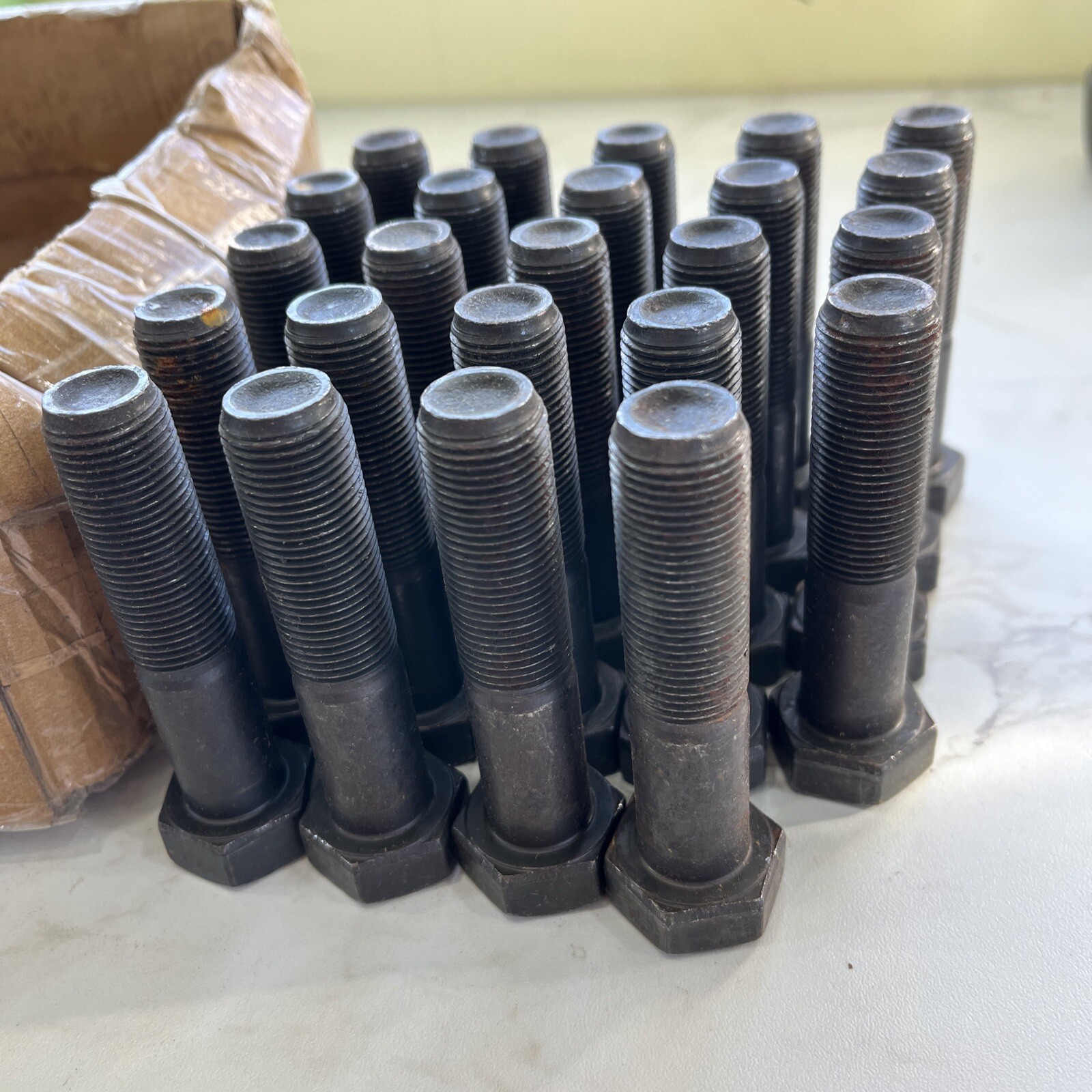 24 X M18-1.5X80 / M18x80 / 18mm x 80mm Bolts / Hex head Cap Screws Fine Thread 24 X M18-1.5X80 / M18x80 / 18mm x 80mm Bolts / Hex head Cap Screws Fine Thread
