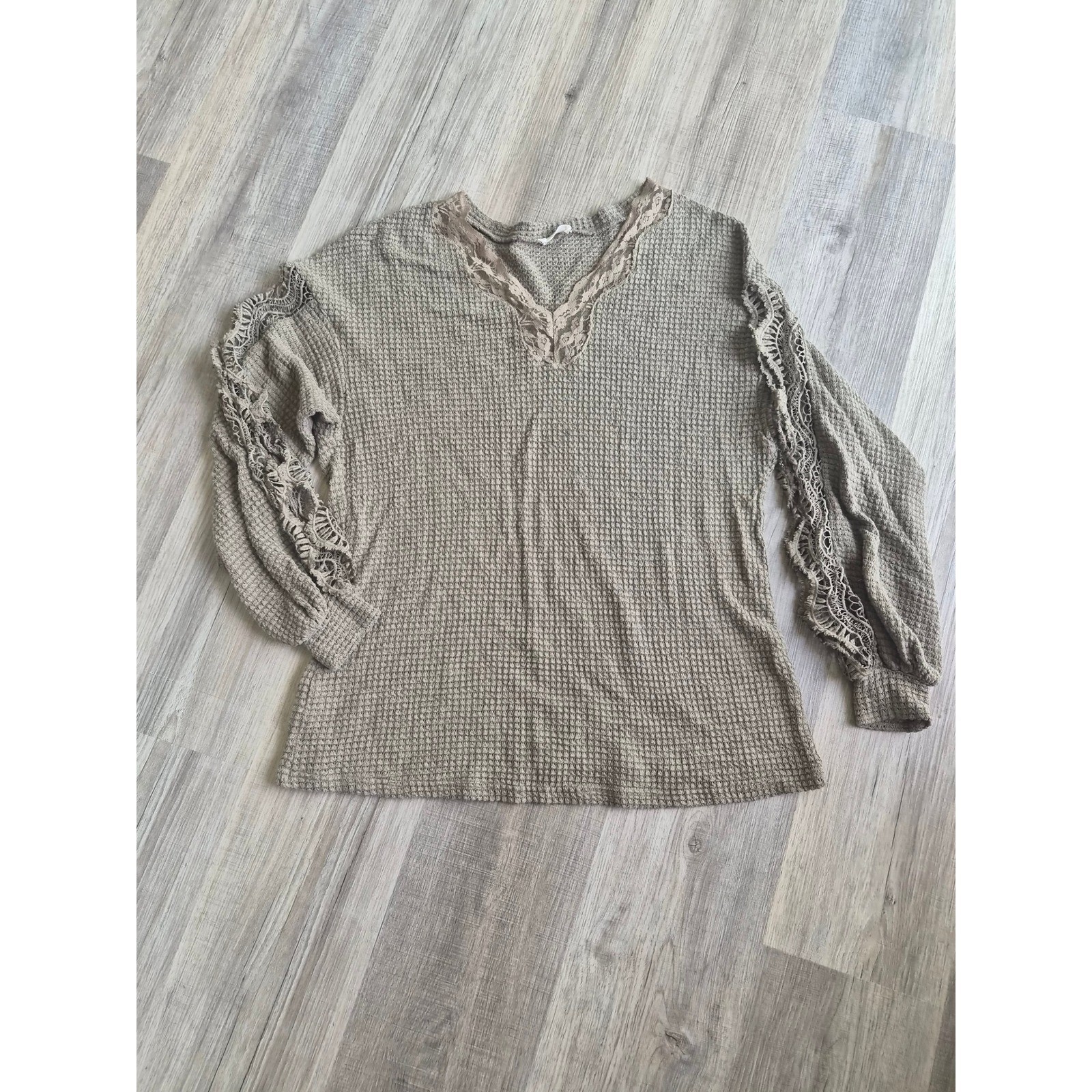 ANDTHEWHY Waffle Knit Lace Trim V-Neck Top Taupe Olive Green Small Boho Crochet