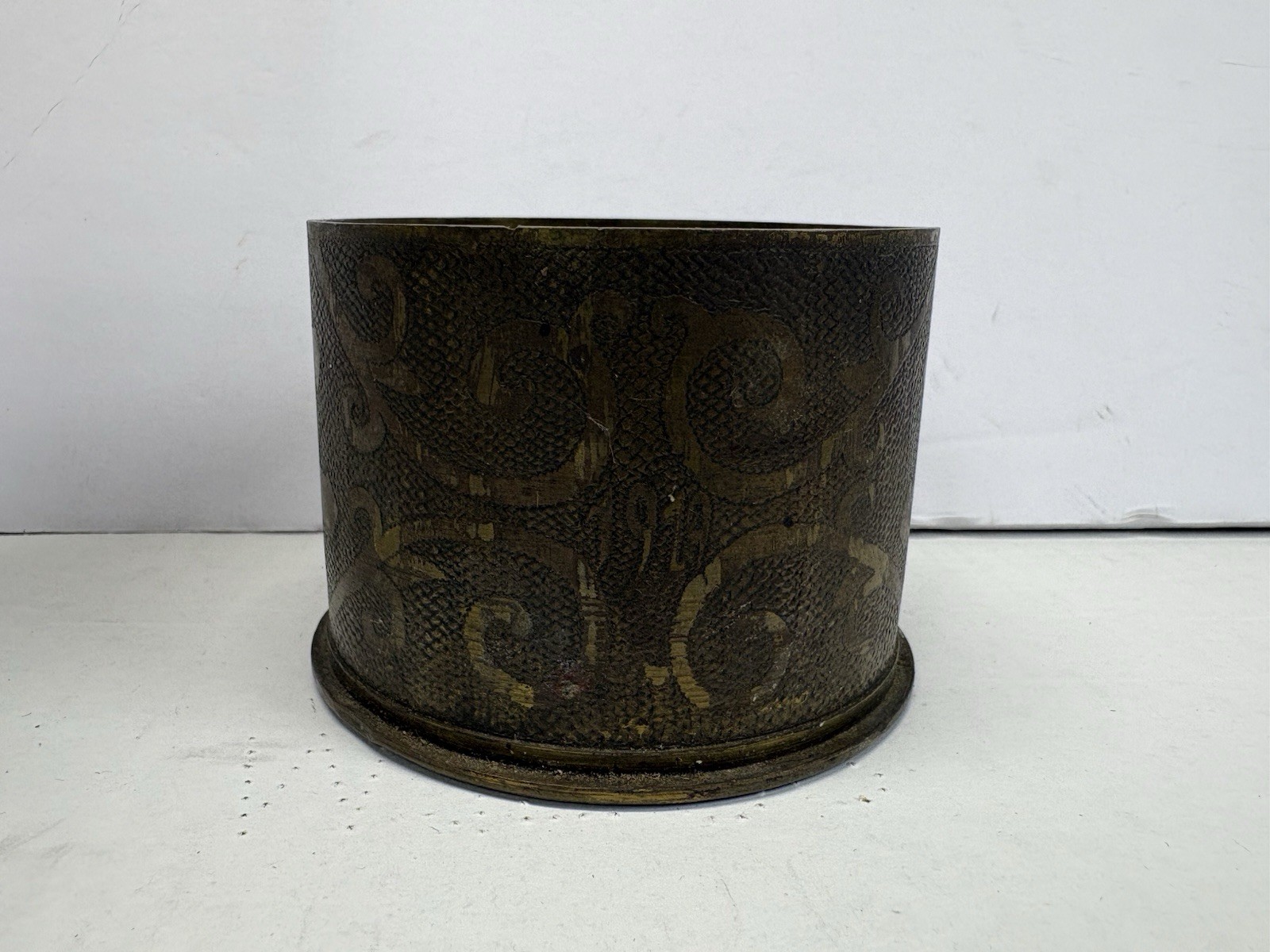 Vintage US MILITARY WW1 TRENCH ART SHELL - Very Detailed Art, DATED 1919 Vintage US MILITARY WW1 TRENCH ART SHELL - Very Detailed Art, DATED 1919