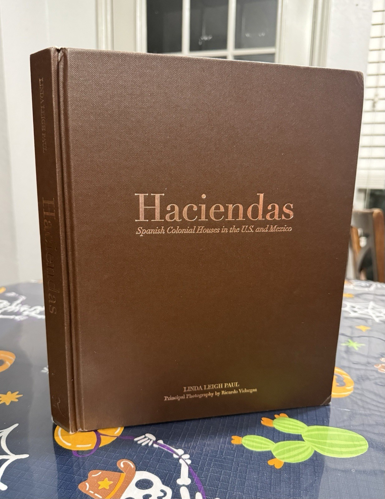 Haciendas : Spanish Colonial Houses in the U. S. and Mexico by Linda Leigh Paul