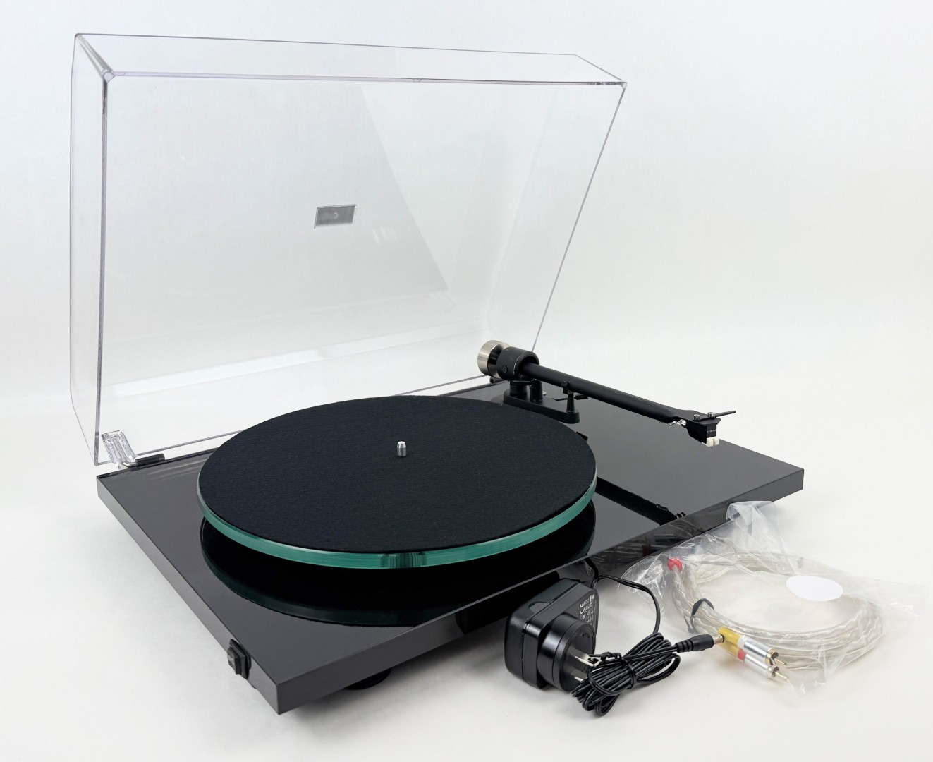 Pro-Ject T2 Super Phono Turntable Sumiko Rainier - Piano Black - Read