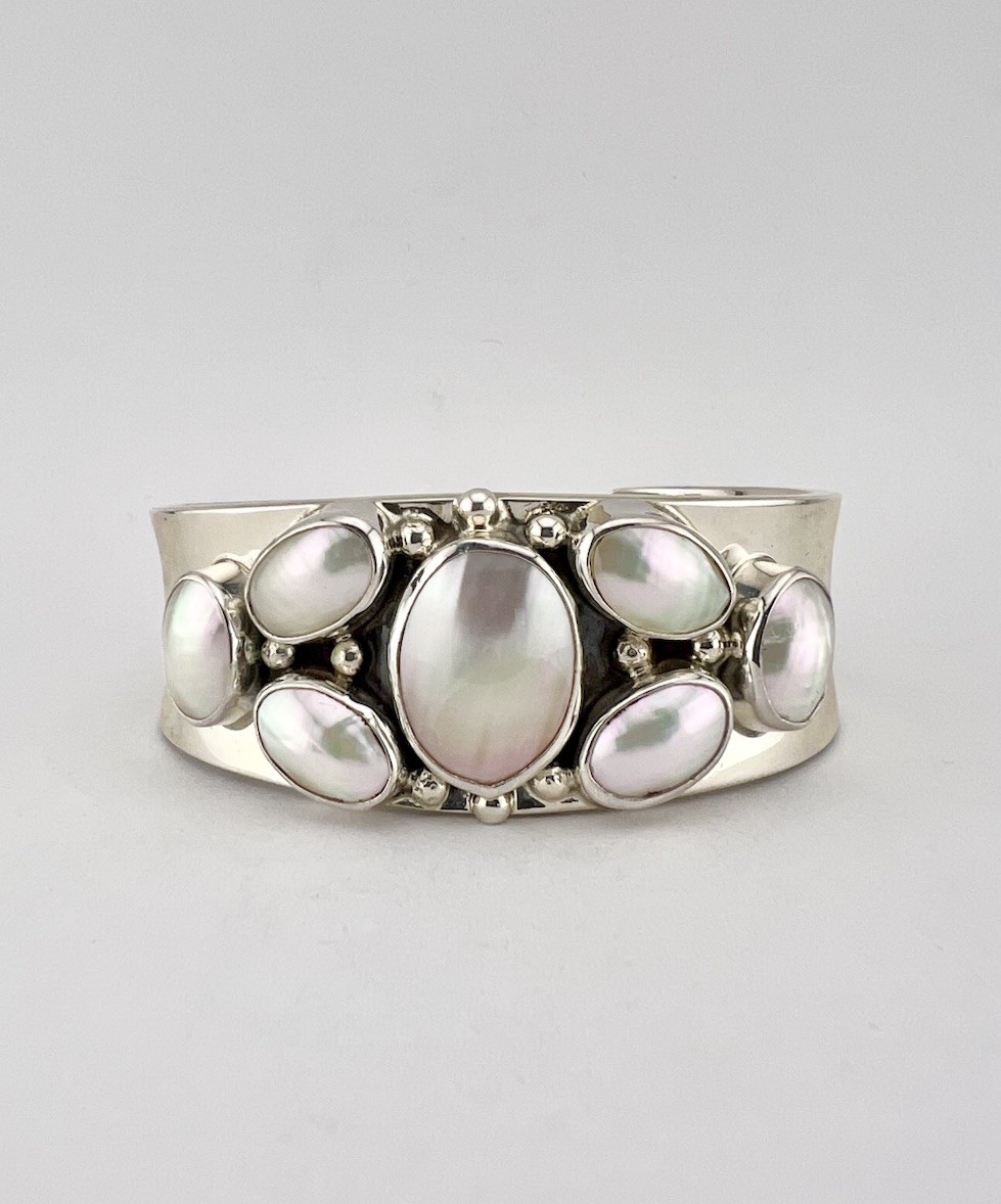 Vintage Nakai Navajo Sterling Silver Cabochon Mabe Pearl Women\'s Cuff Bracelet