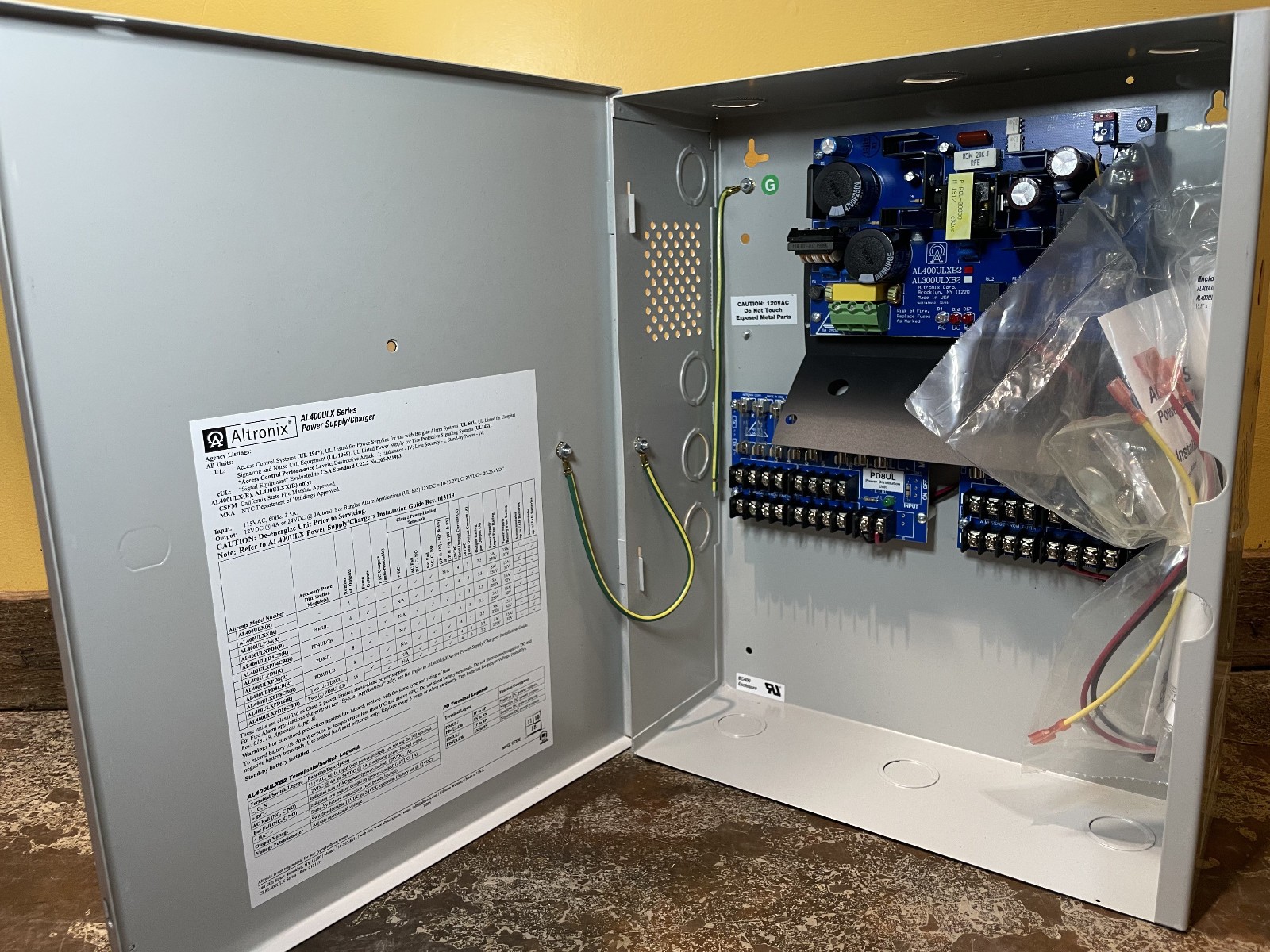 Altronix AL400ULX Power Supply/Battery Charger Grey Enclosure w/ Key NEW Altronix AL400ULX Power Supply/Battery Charger Grey Enclosure w/ Key NEW