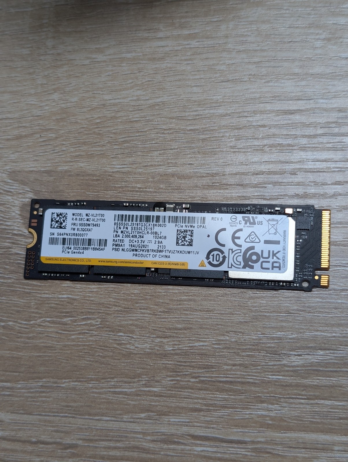 Lenovo SAMSUNG MZ-VL21T00 5SS0W79493 SSD 1TB PCIe Gen4x4 LEN: SSS0L25197 Lenovo SAMSUNG MZ-VL21T00 5SS0W79493 SSD 1TB PCIe Gen4x4 LEN: SSS0L25197