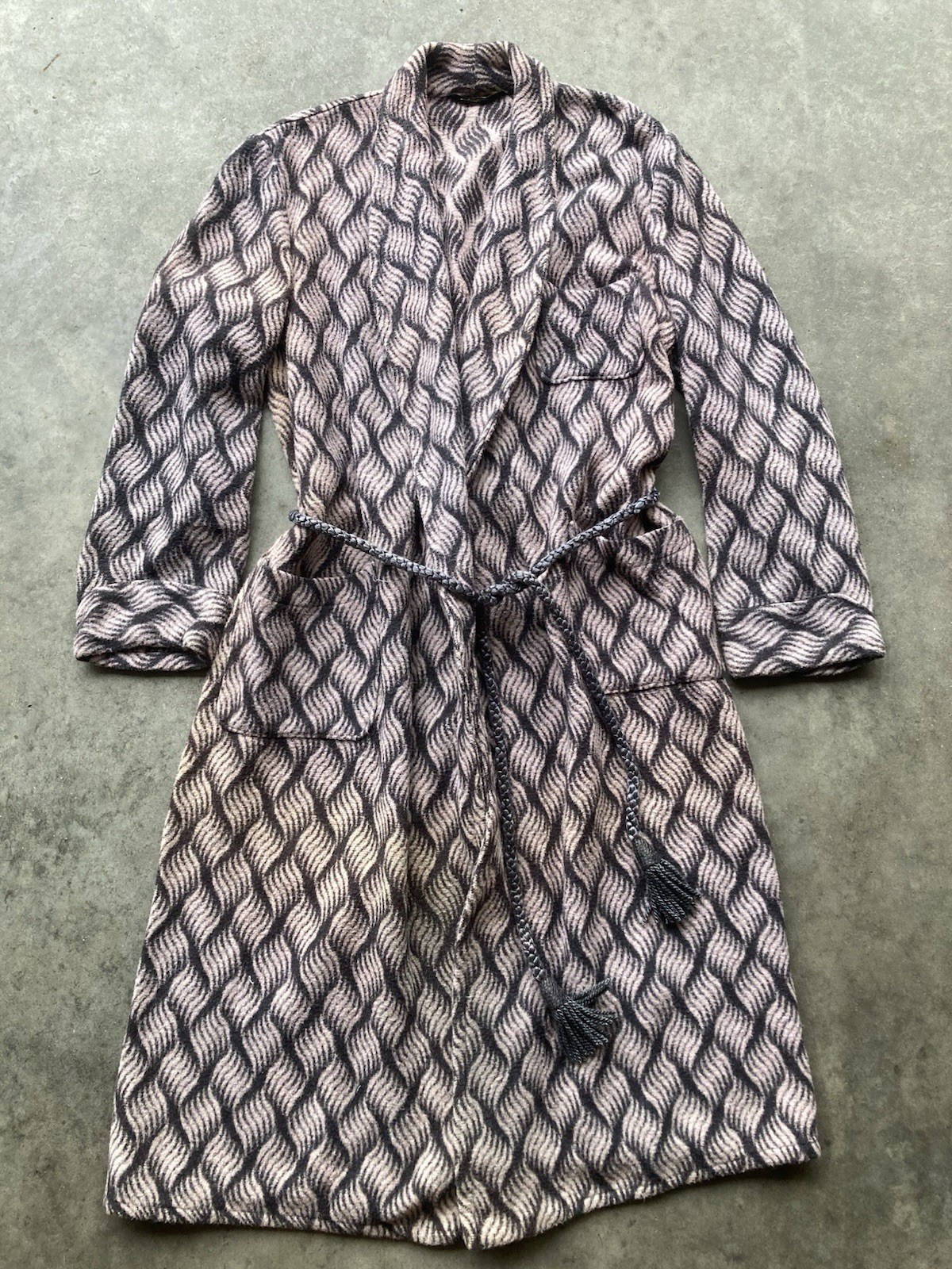 Vtg 1930s 40s Beacon Blanket Robe Button Wave Pattern Satin Cord Belt Sunfaded Vtg 1930s 40s Beacon Blanket Robe Button Wave Pattern Satin Cord Belt Sunfaded