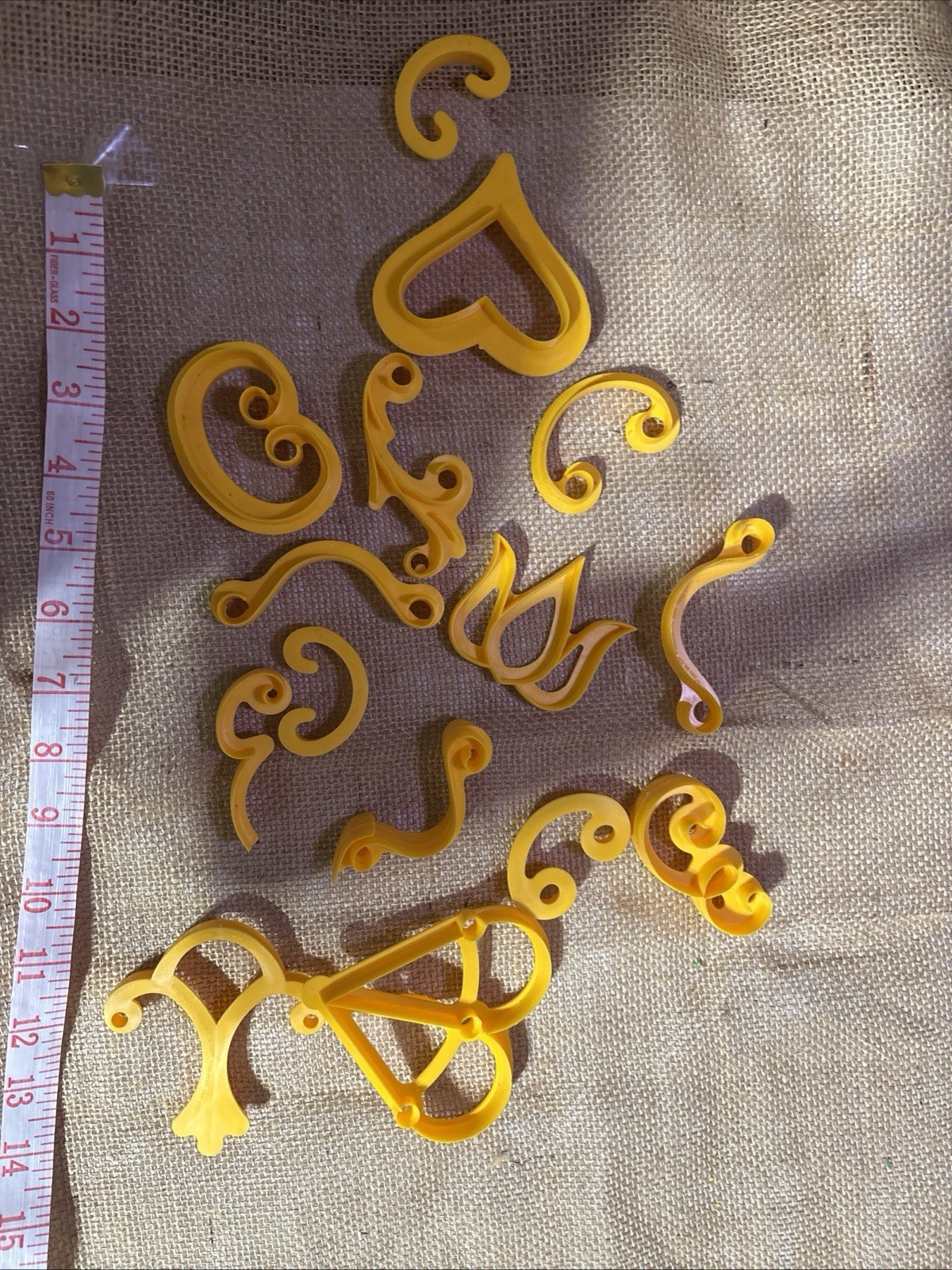 Vtg Yellow Wilton Cake Decorating Tools Pattern Presses (15 Pcs.) 1983