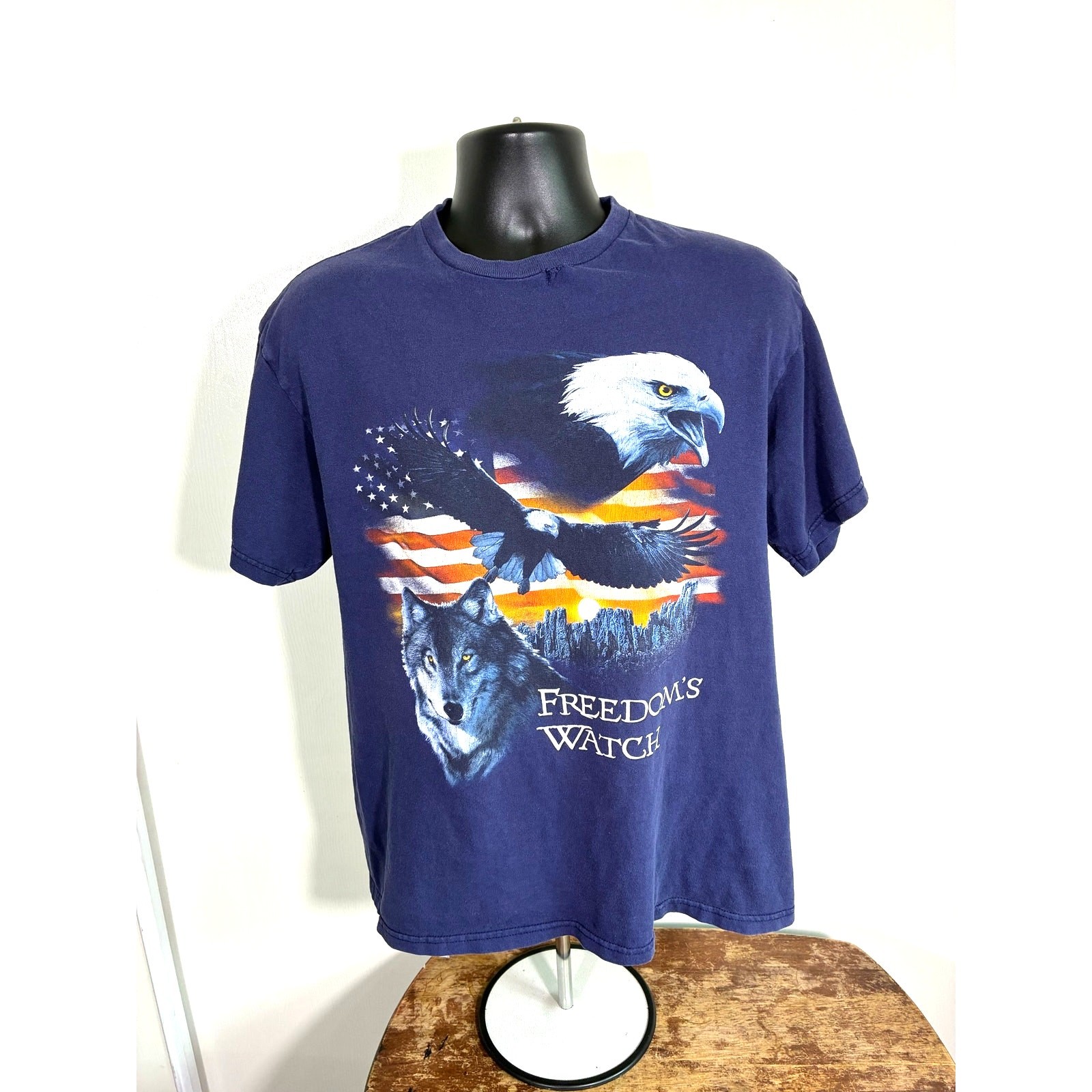 Freedom\'s Watch Eagle Wolf American Flag T-Shirt Navy L