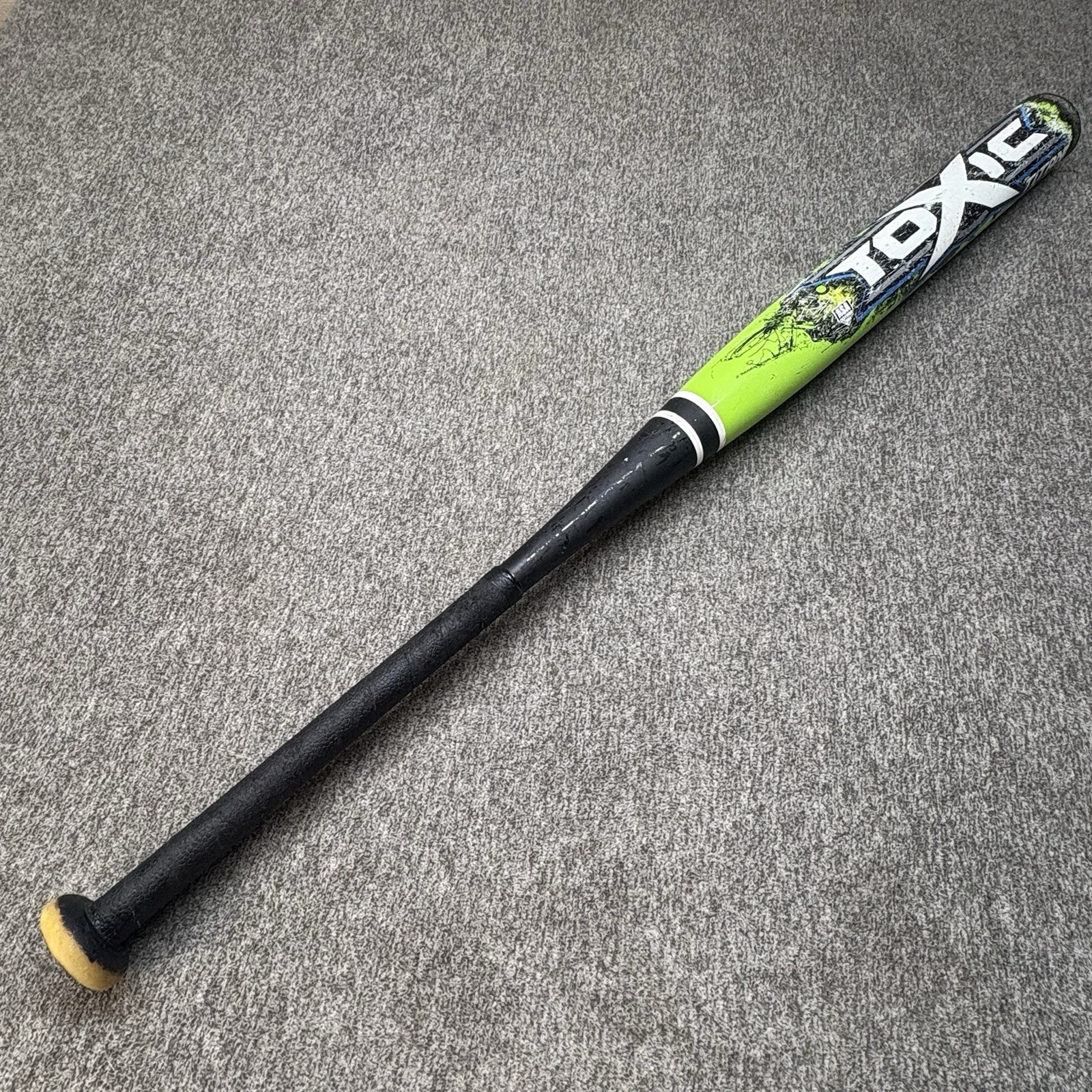 Worth Toxic Titan 5.4L 98 Model SBTNC2 Softball Bat 34/26 Worth Toxic Titan 5.4L 98 Model SBTNC2 Softball Bat 34/26