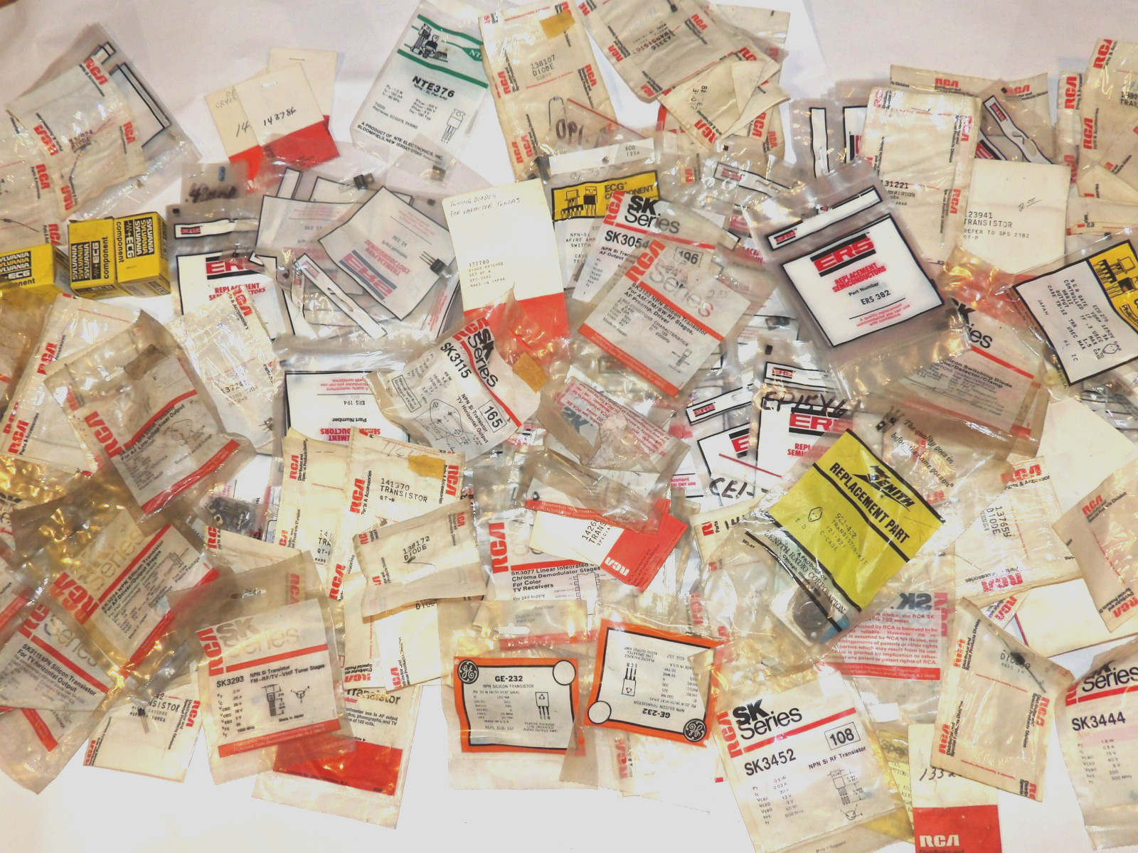 VINTAGE 1970s-80s UNUSED TRANSISTORS & DIODES IN PACKAGES 260+ MOSTLY RCA