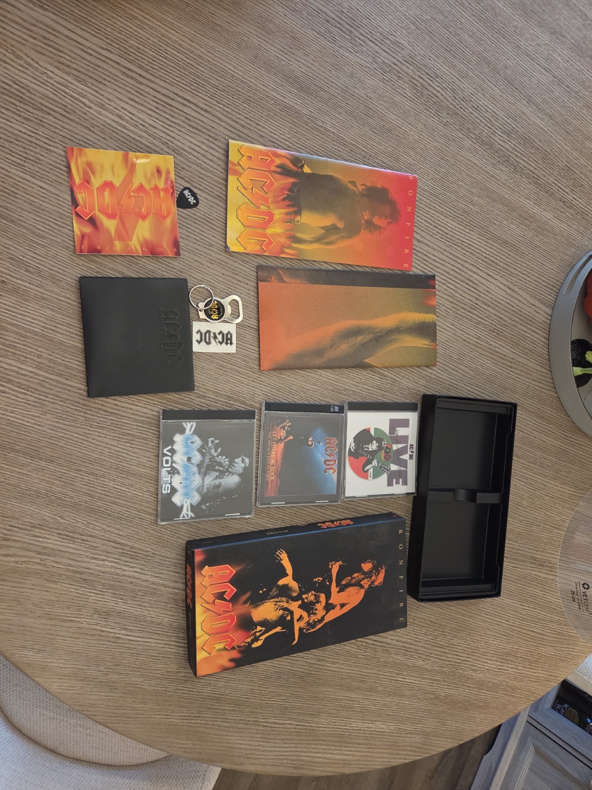 AC/DC Bonfire 5-CD Box Set 100% COMPLETE All Extras Poster Pick Keyring 1997 BMG AC/DC Bonfire 5-CD Box Set 100% COMPLETE All Extras Poster Pick Keyring 1997 BMG