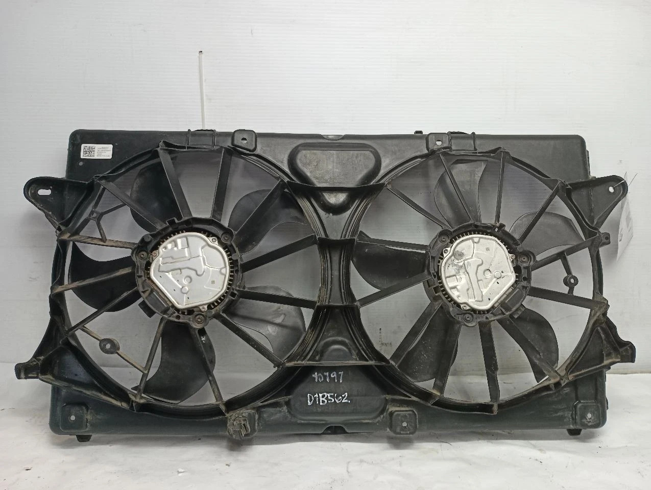 2019-2024 GMC Sierra 1500 Radiator Cooling Fan Motor Assembly OEM
