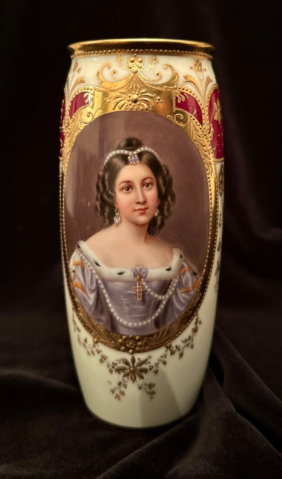 RARE Antique German Porcelain Portrait Vase Charlotte von Hagn Steiler Beauties