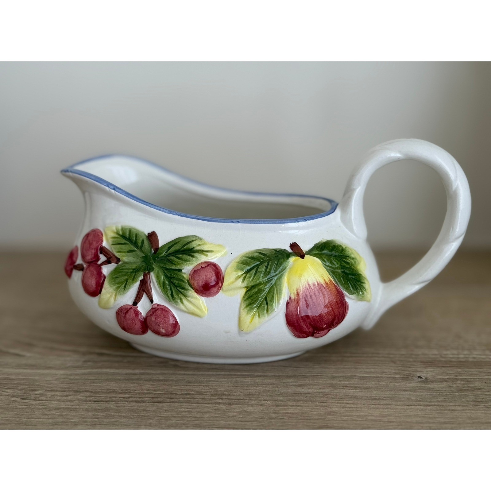 Panware Gravy Boat Unisex White Excellent Fruit Embossed Ceramic Sauce Pitcher