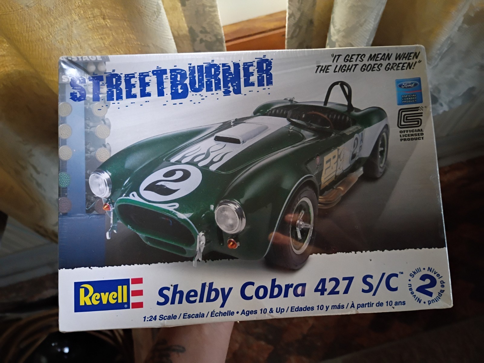 Revell Shelby Cobra 427 S/C  1:24 Car StreetBurner Model Kit 85-2828