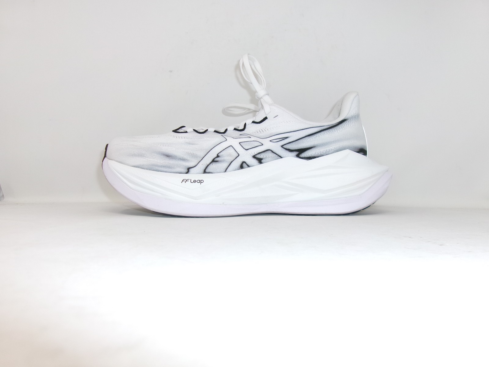 Asics Unisex Superblast 3 Shoes, White/Black, M8 / W9.5 - USED Asics Unisex Superblast 3 Shoes, White/Black, M8 / W9.5 - USED