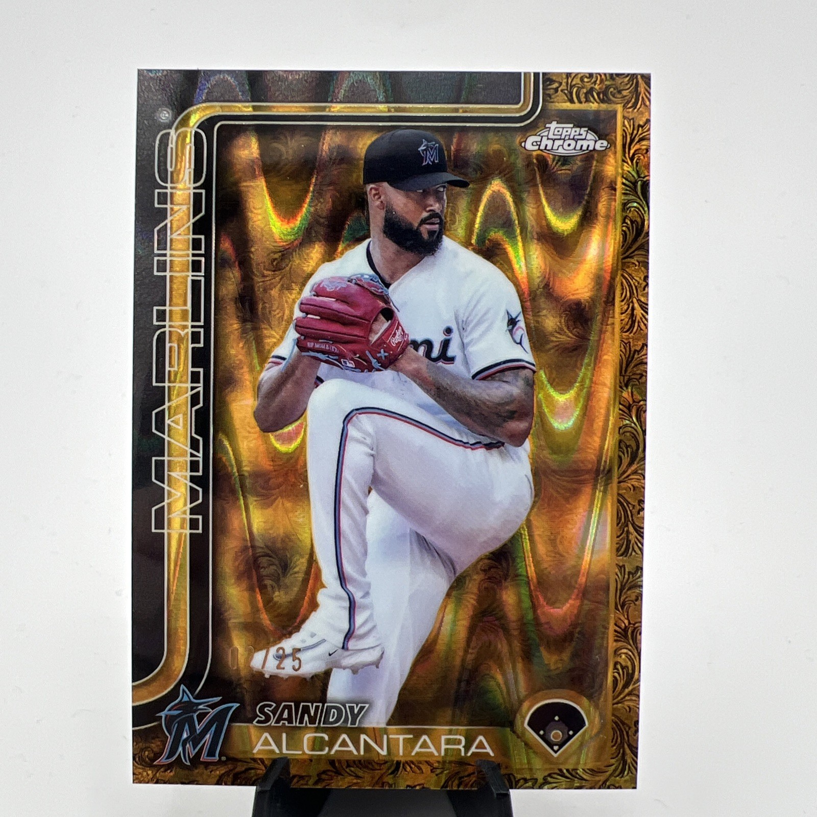 2025 Topps Gilded Collection - Sandy Alcantara #89 Gold RayWave Refractor /25