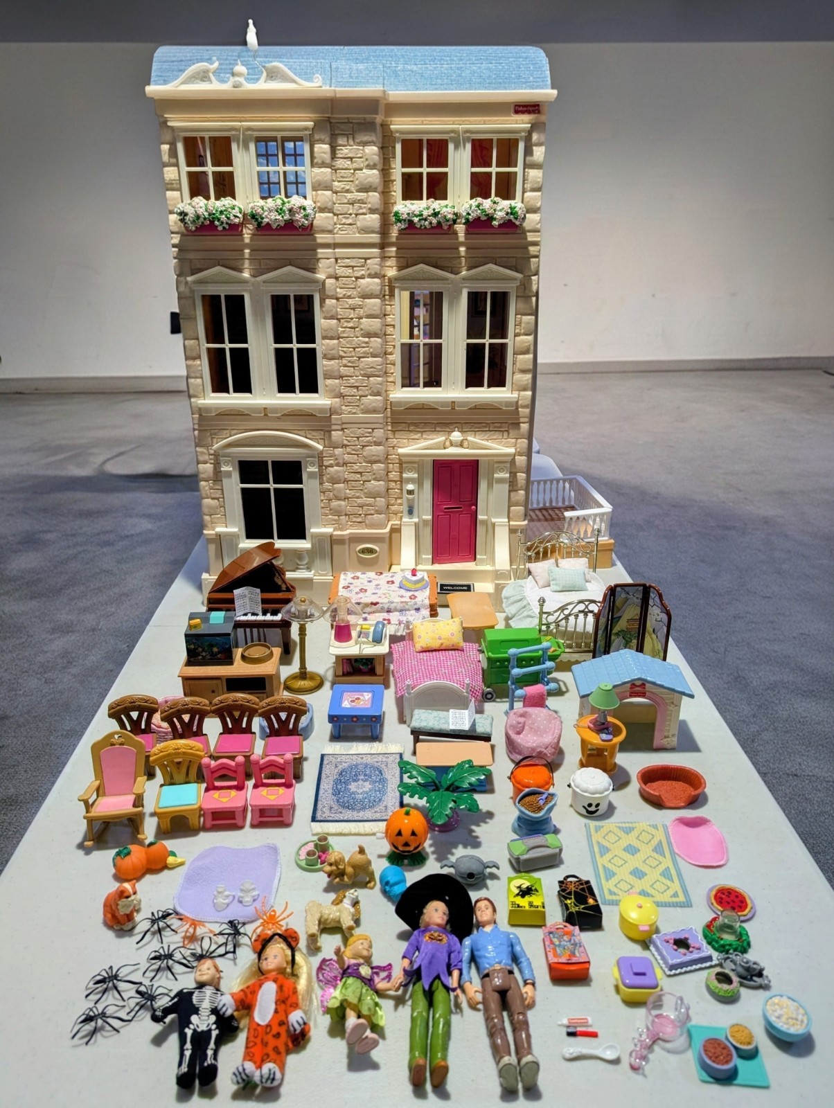 Rare Vintage Fisher Price Loving Family Townhouse Halloween Dollhouse Rare Vintage Fisher Price Loving Family Townhouse Halloween Dollhouse