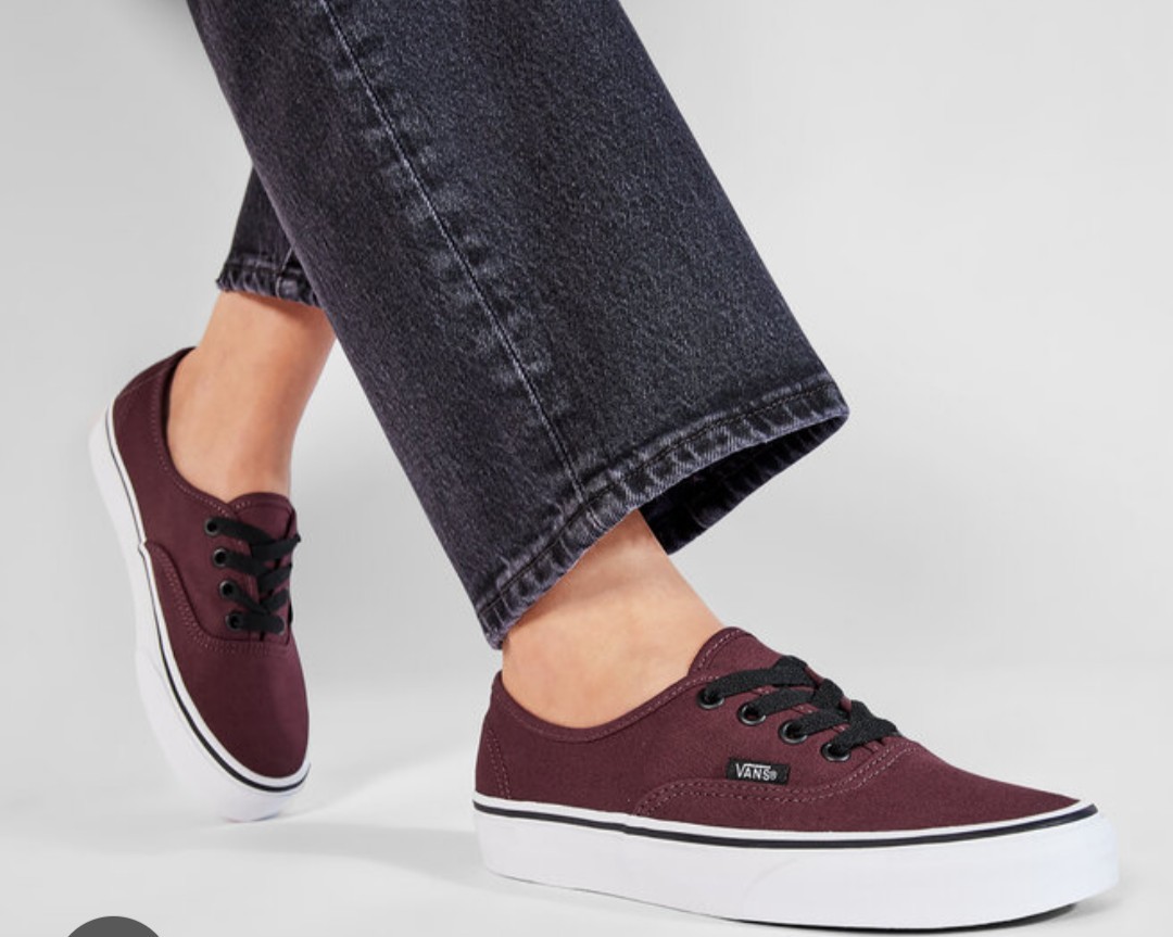 Vans Women\'s Size 8. Maroon .New No box. Vans Women\'s Size 8. Maroon .New No box.