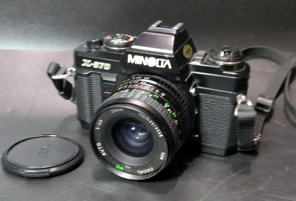  Vintage Minolta X-570 35mm SLR Film Camera Black With Strap And Lens